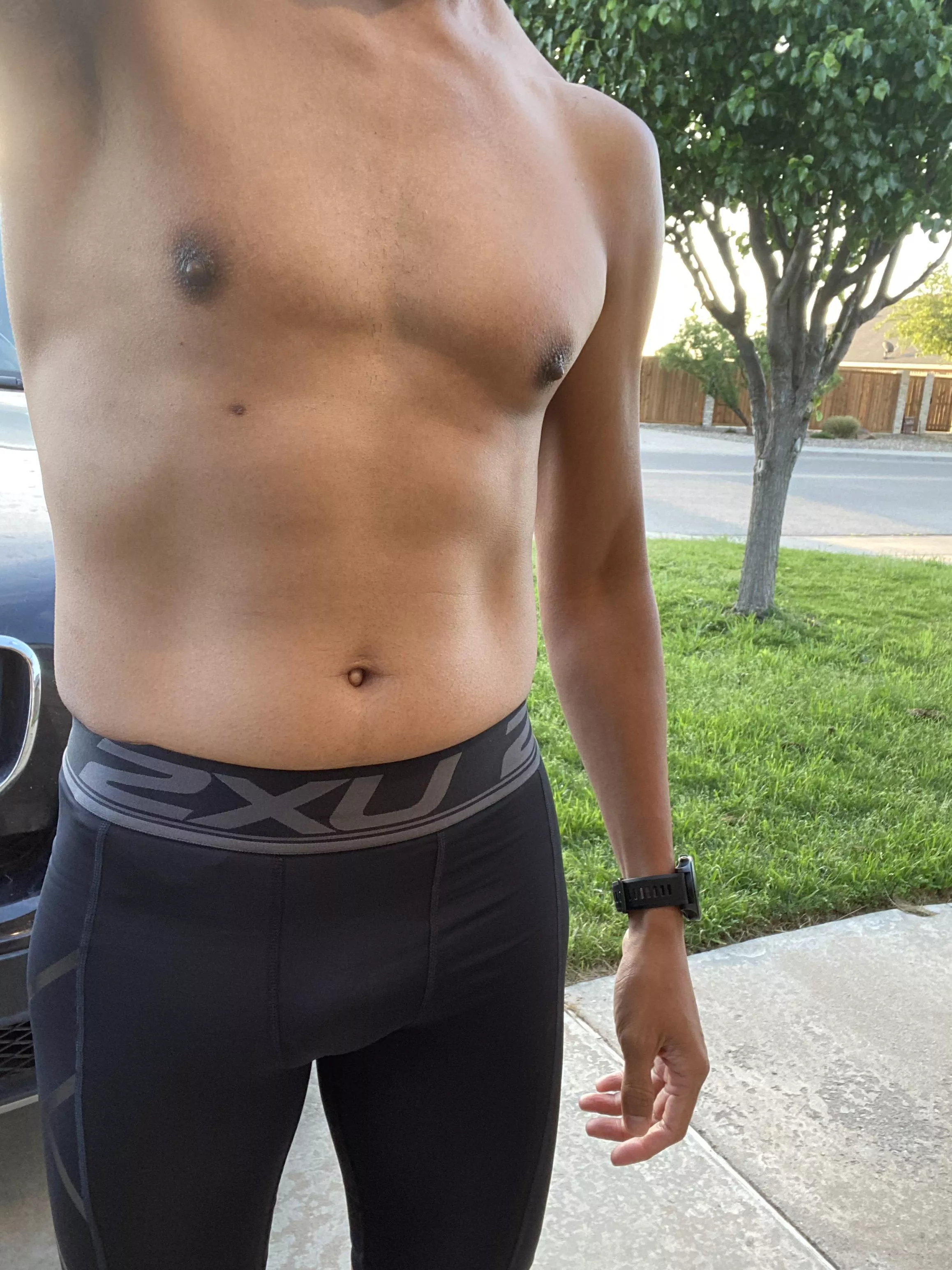 6-miler in 2XU compression shorts