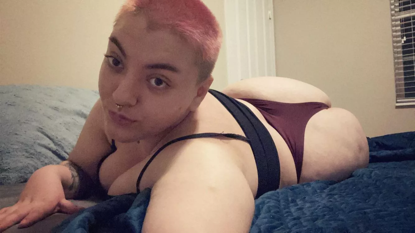 A buzz cut and a big ass 🍑