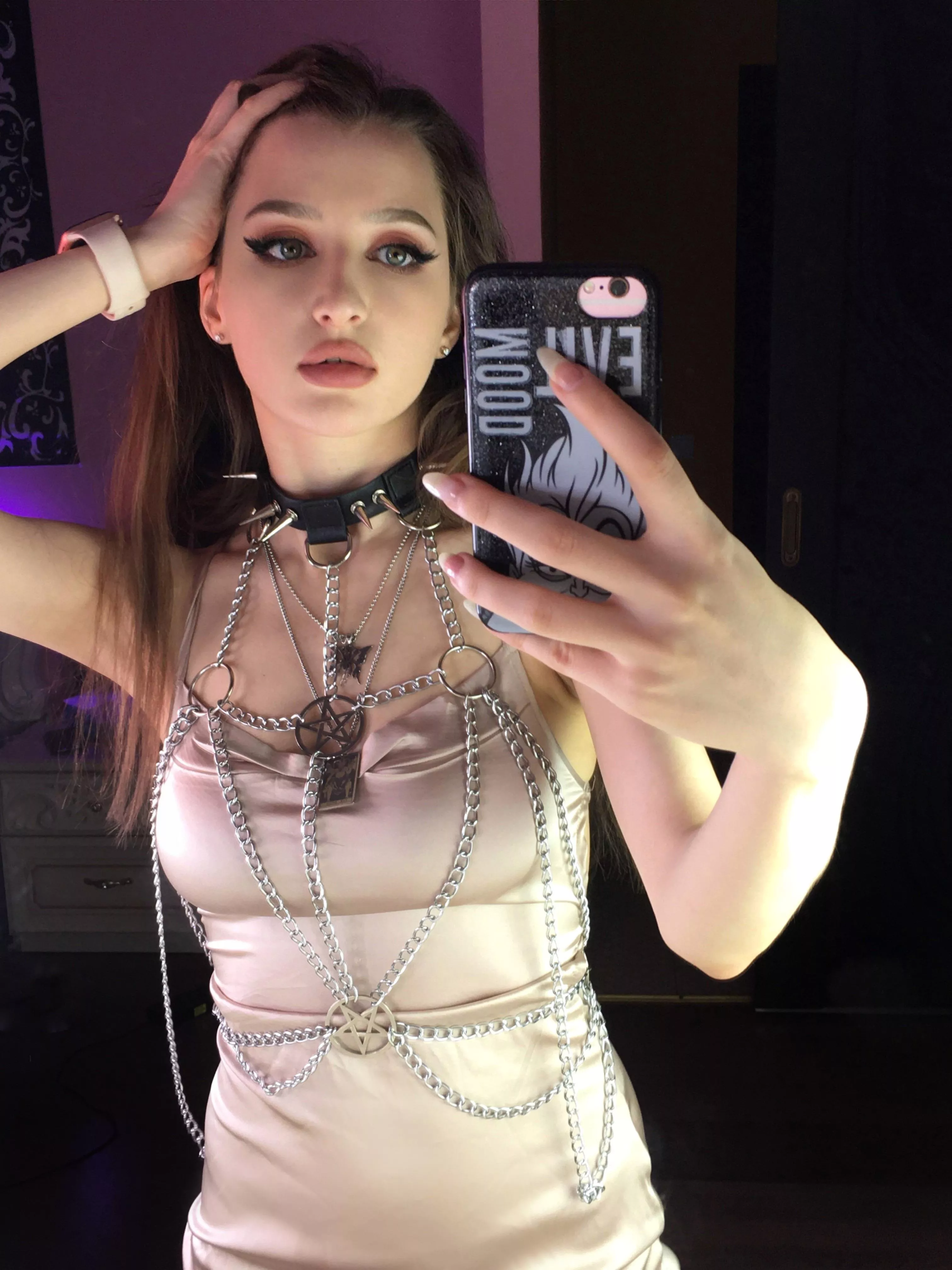 A choker or a harness? Thatâ€™s the question