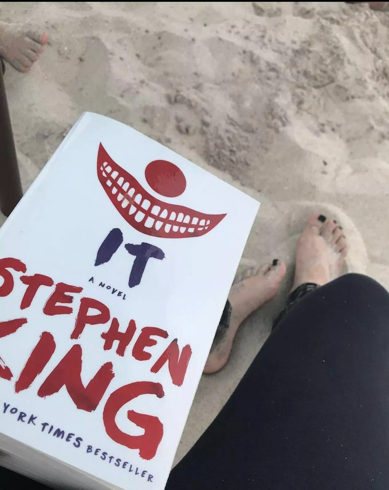 A great book and sexy feet! ❤️🖤