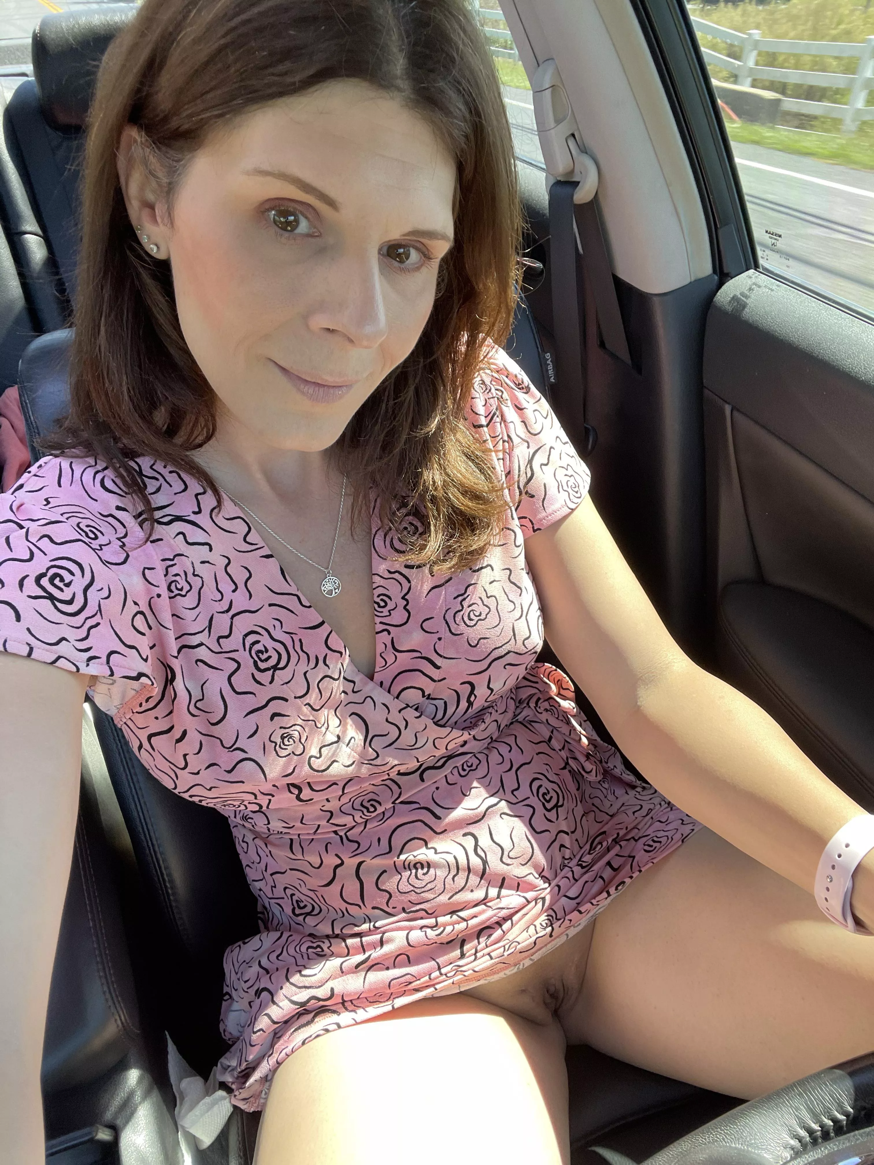 A lift of my dress and a smile is what I’m offering (39F)