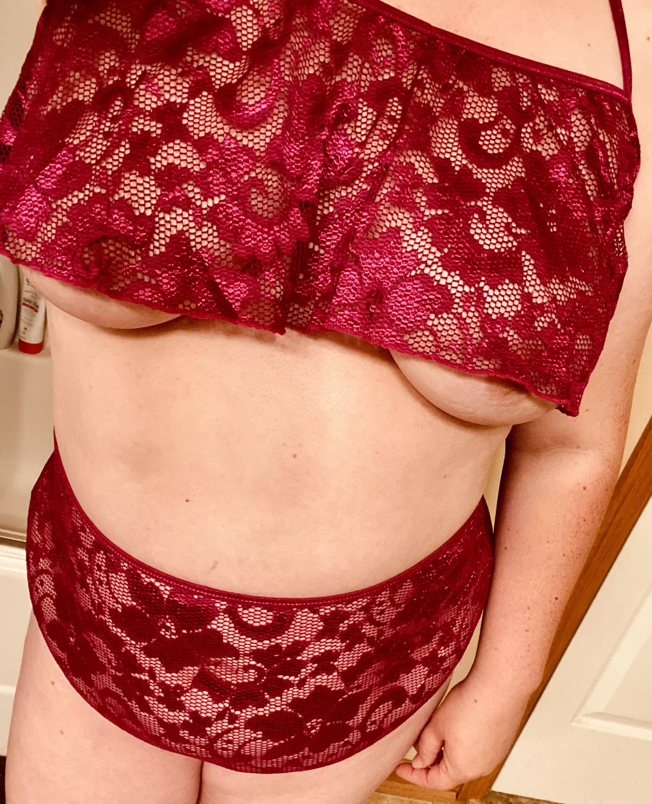 A little under boob peaking out in this set