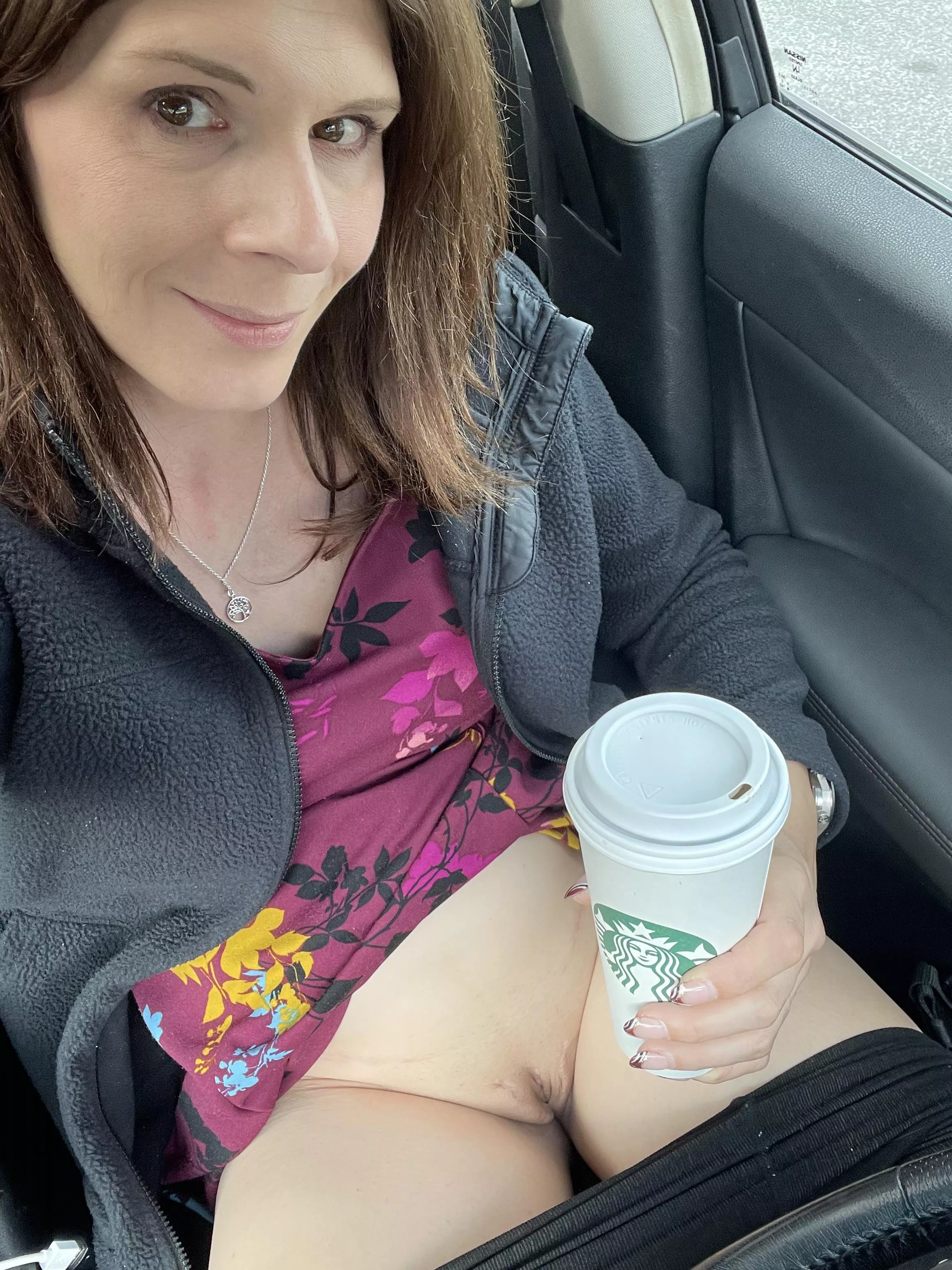 A pantyless coffee girl is what every business needs (40)[F]