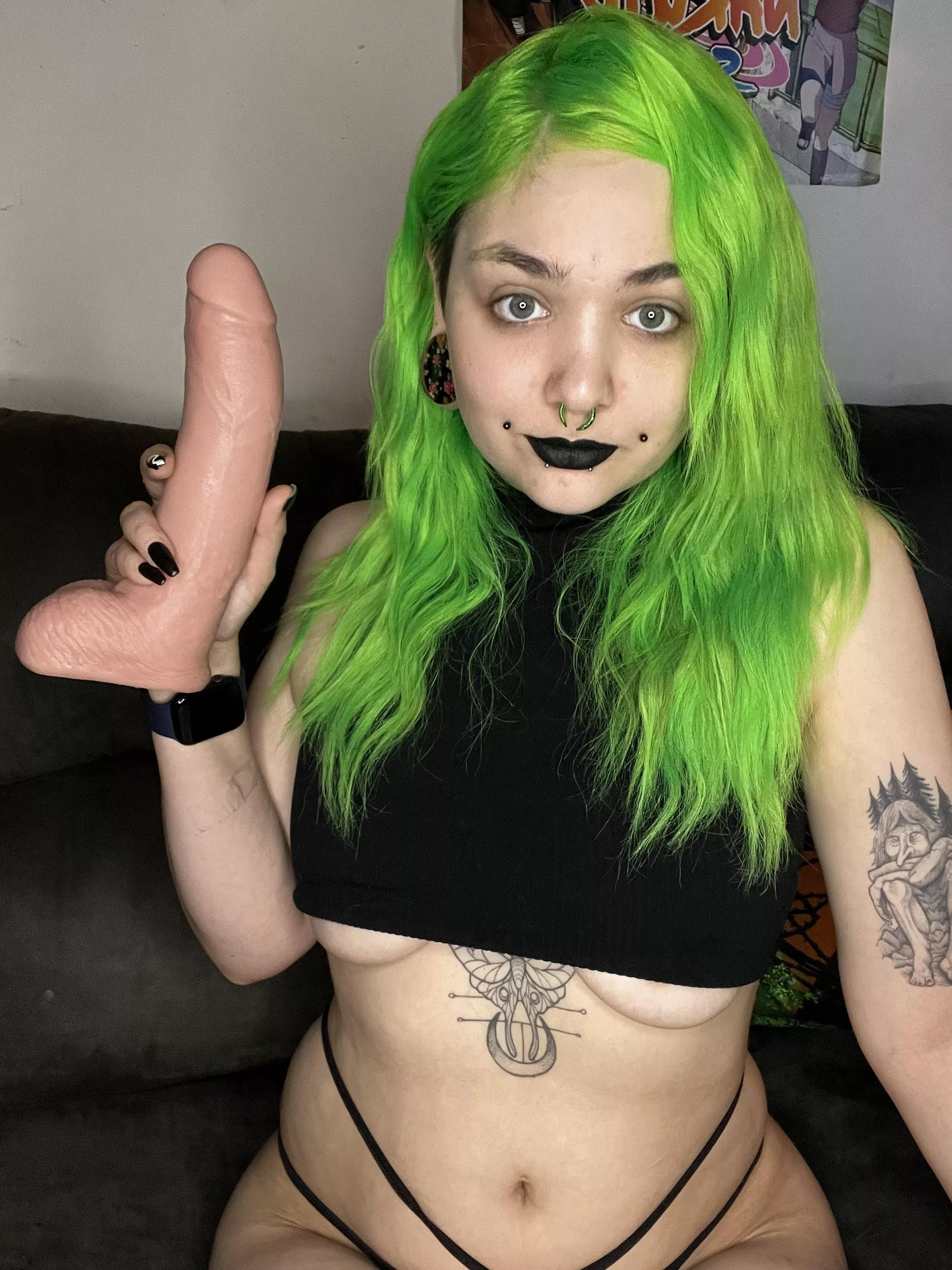 A pathetic loser like you deserves to be humiliated for having a cock that small. It is more of a clit than dick! Look at my dildo. THATS a real dick. Kik/telegram: xdaddyslittlekittyx [selling] [cam] [vid] [rate]