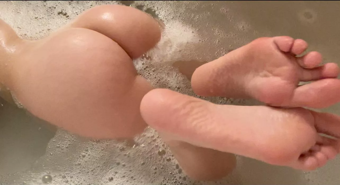 A screenshot from the video I just took.. I love being covered in bubbles!