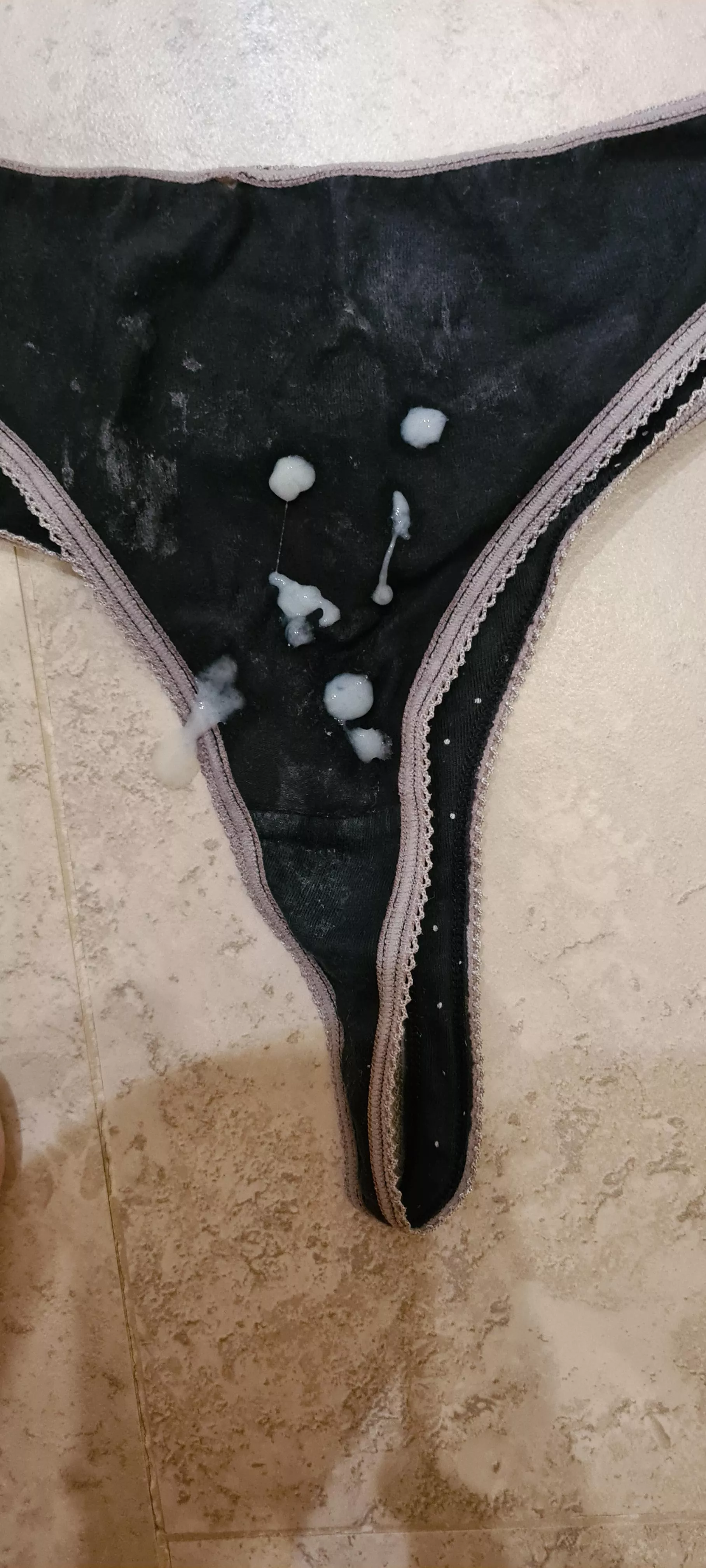 A splattering a cum on my wife's black panties! 😋