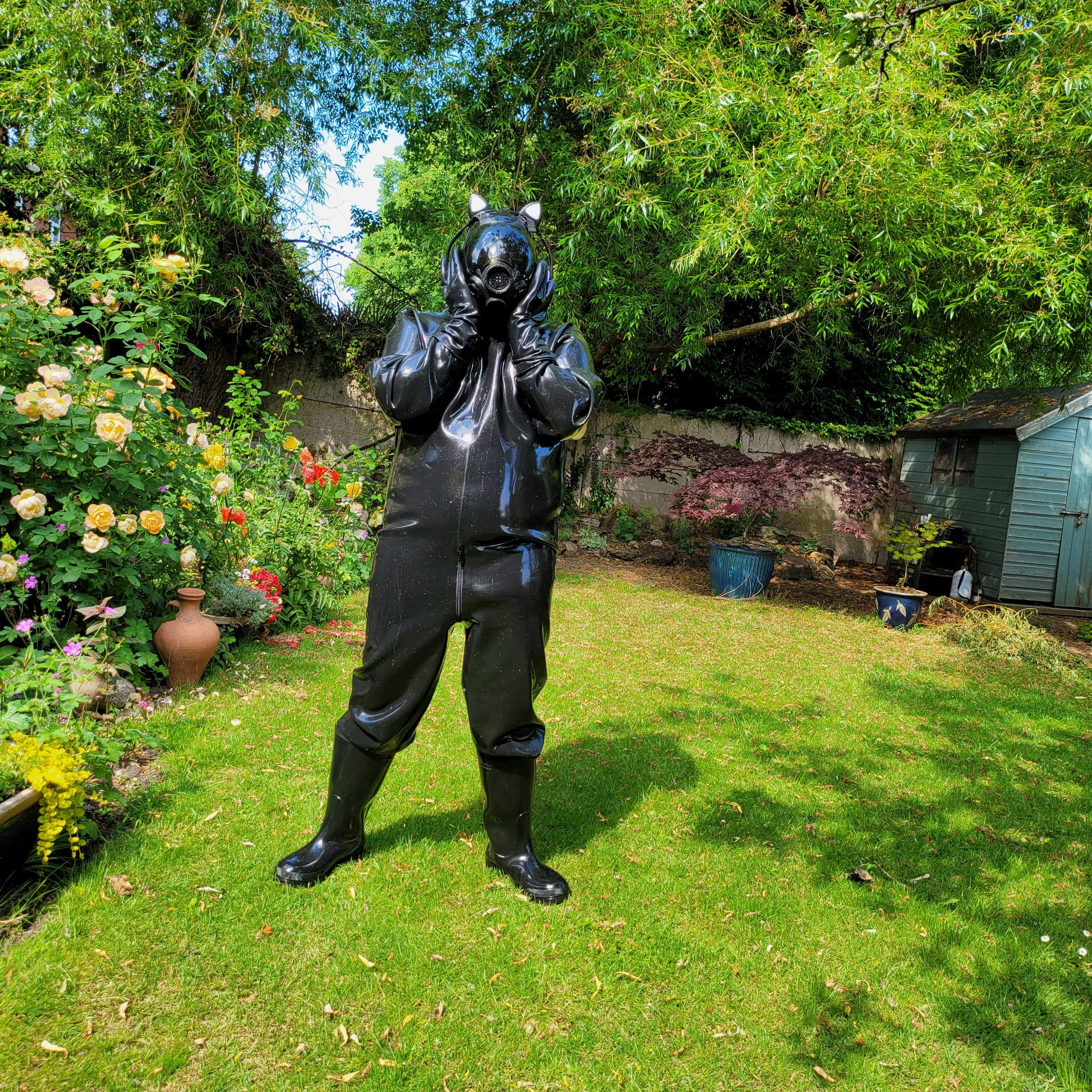 Ahhh I do love 1mm rubber and a gas mask!