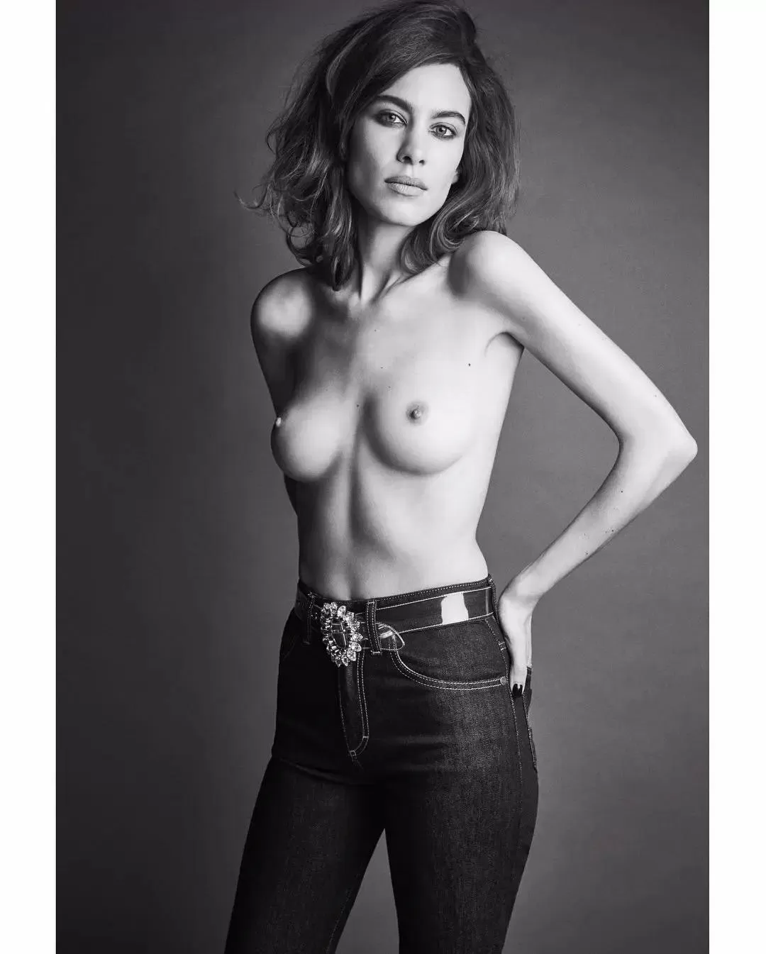 Alexa Chung - never thought she was that bigâ€¦