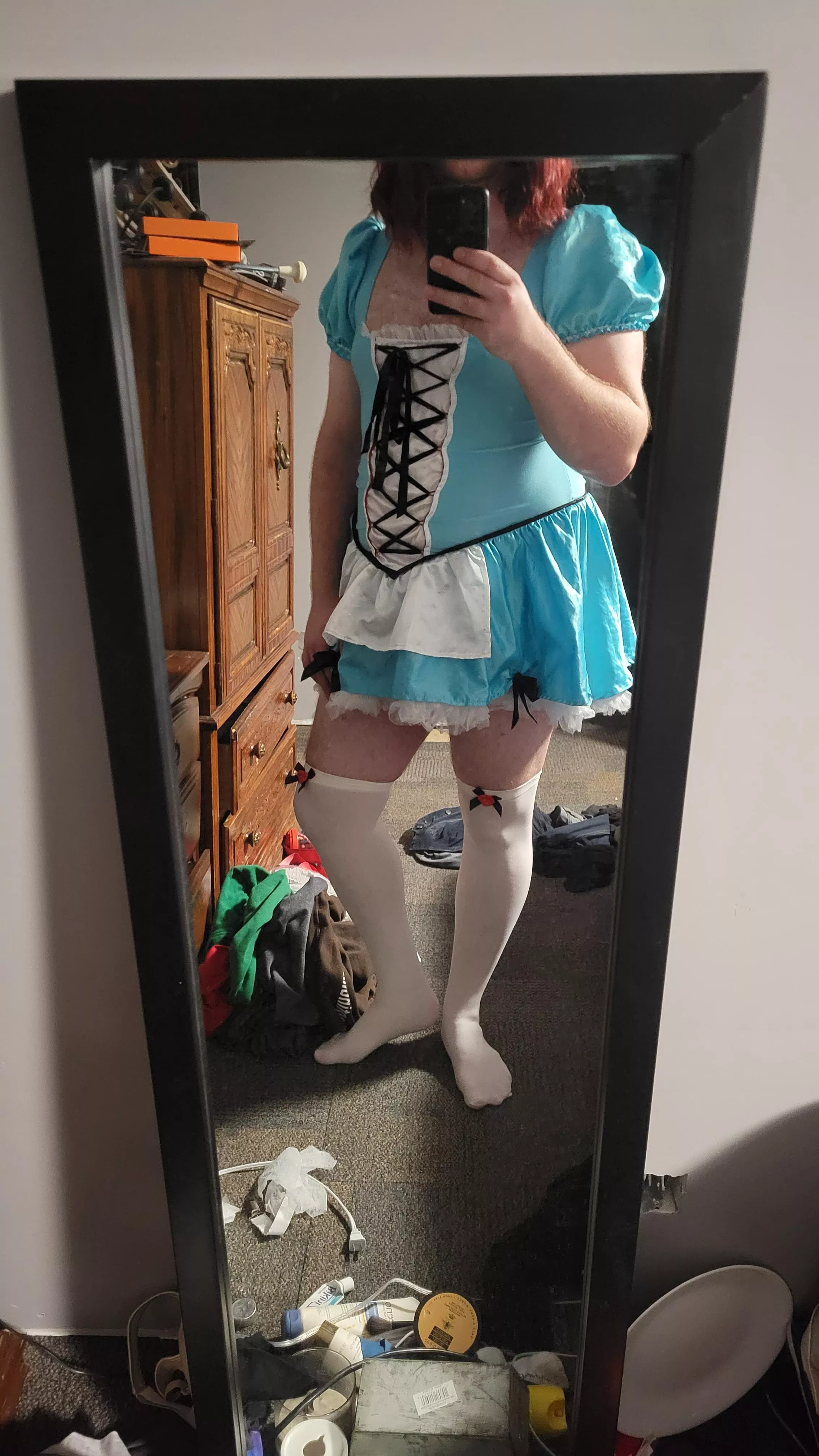 Alice is ready for Wonderland! What would you like to see her do? We just may take your suggestions and share more pictures ;)