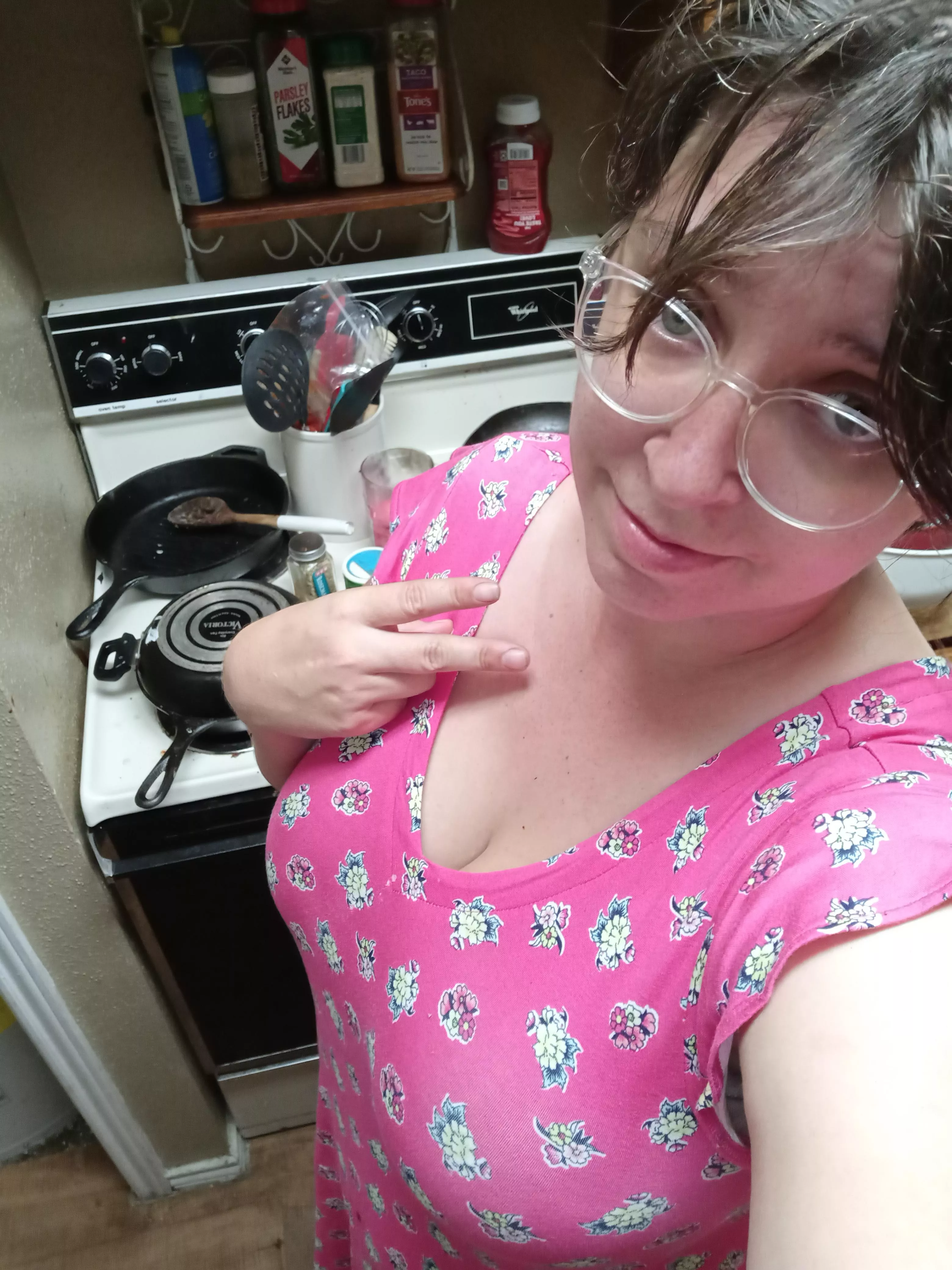 All sweaty from cooking, I need someone to fix my AC...