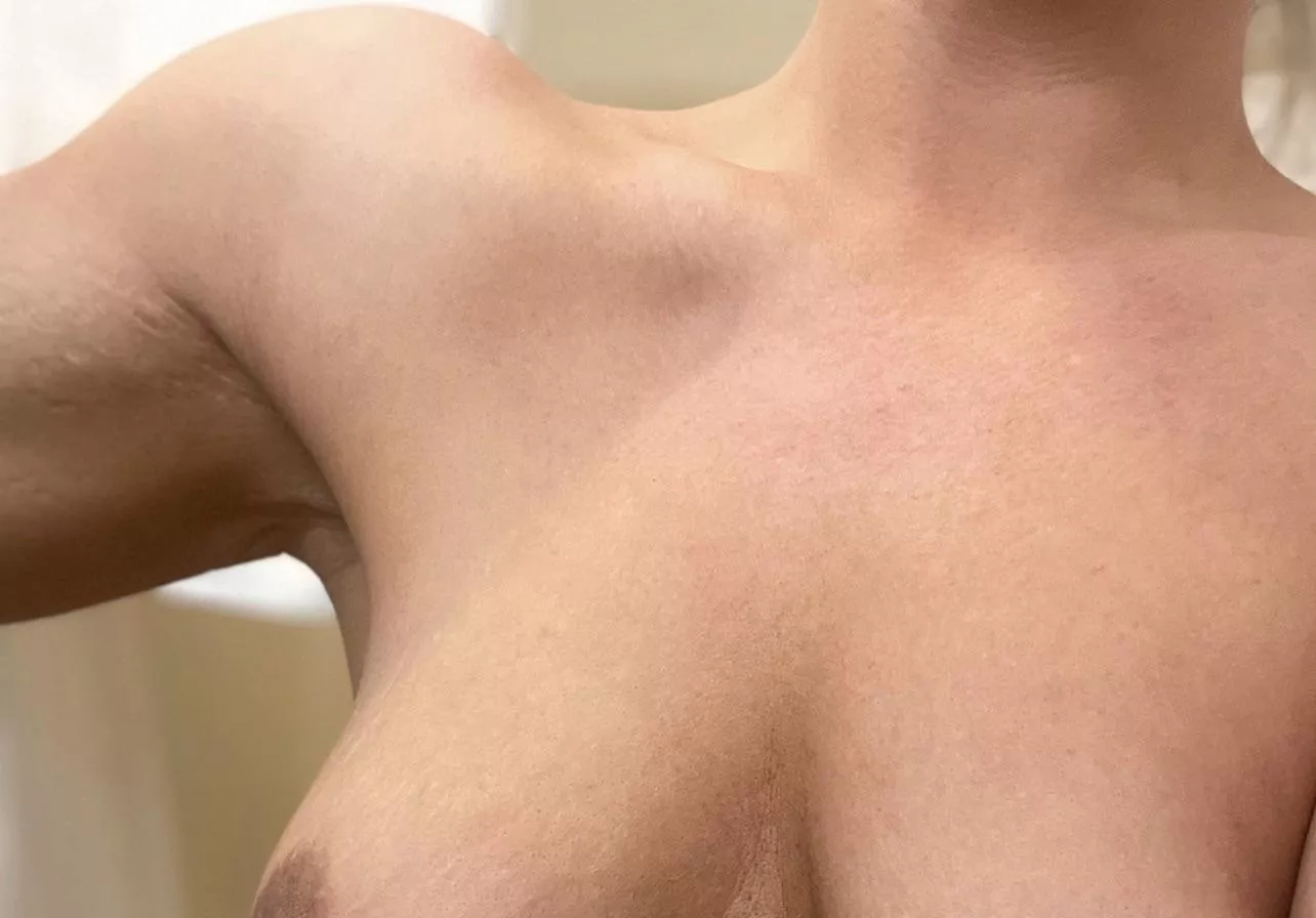 Almost 40 MIlf gym built armpits a thing?