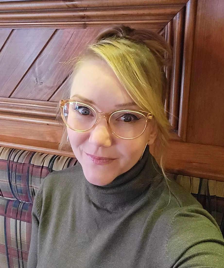 Am I cute in glasses? [F48]