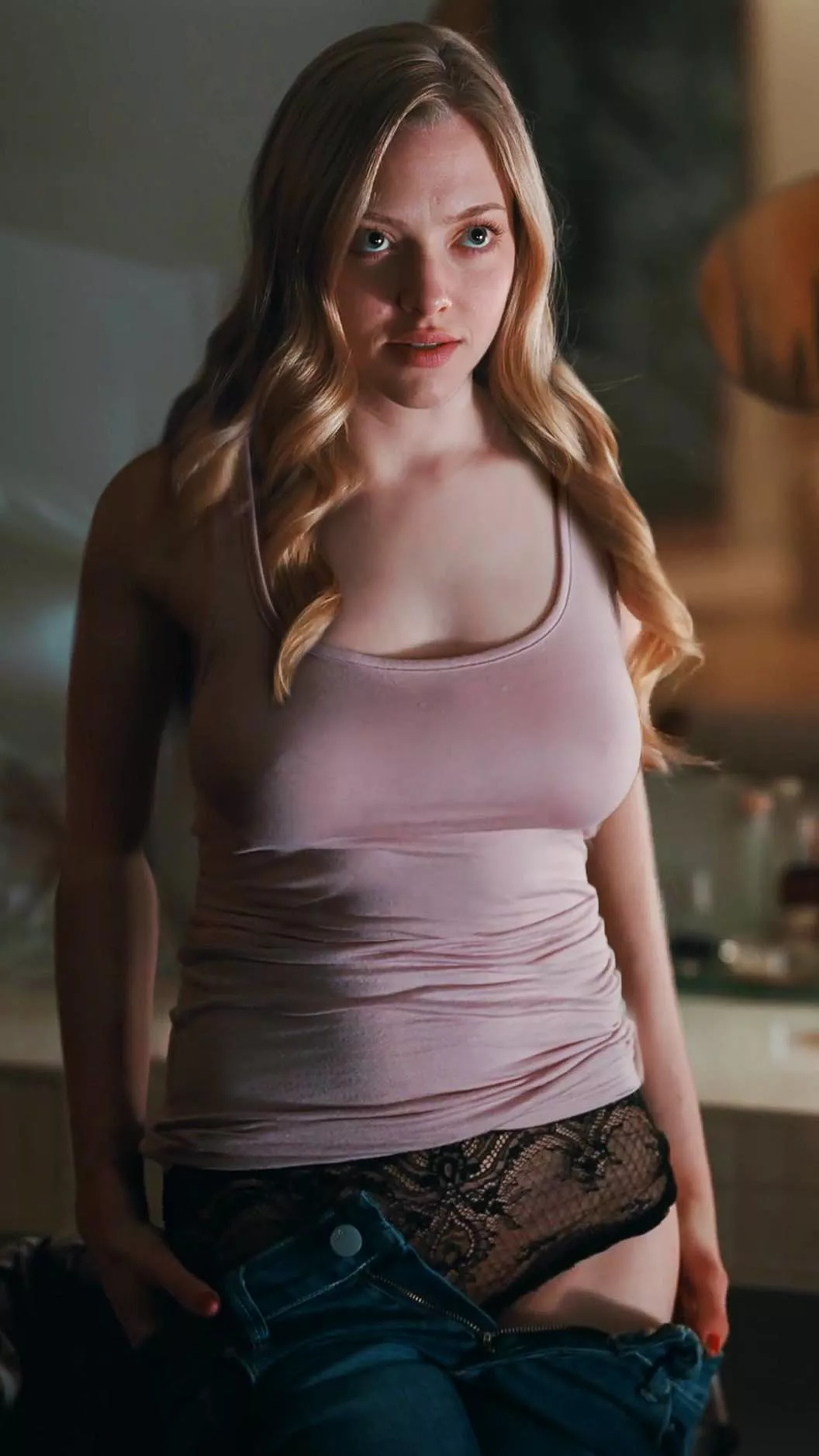 Amanda Seyfried (Chloe)