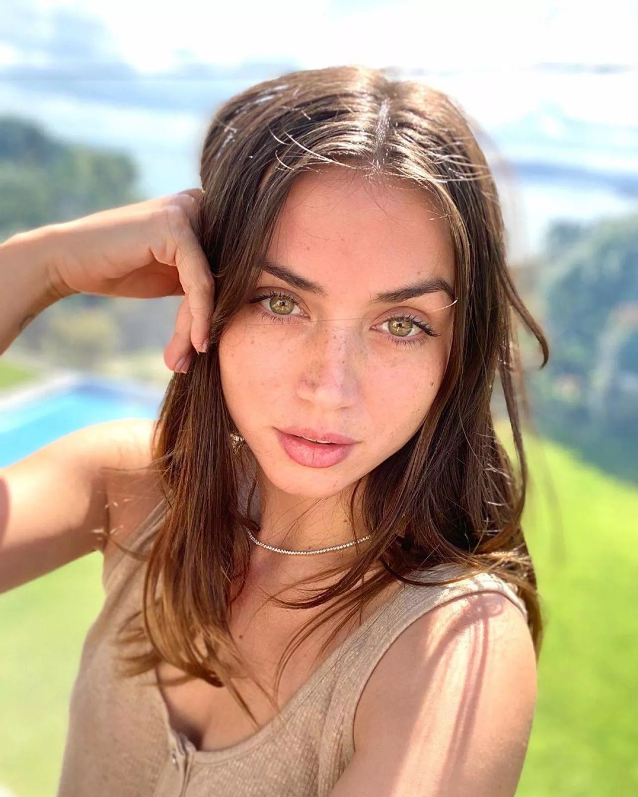 Ana de Armas can peg me all she wants