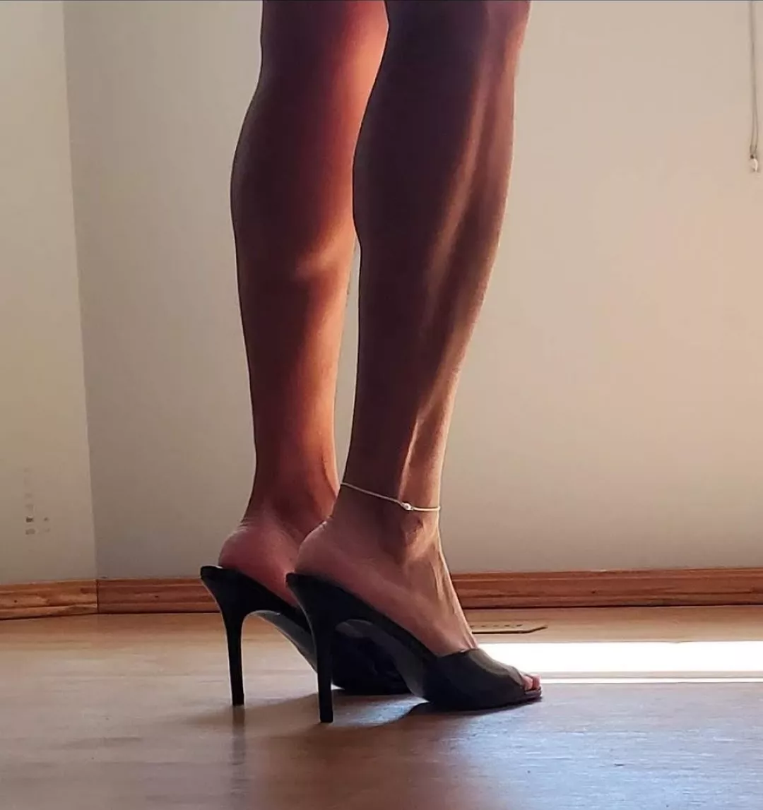 Anklet and black heels