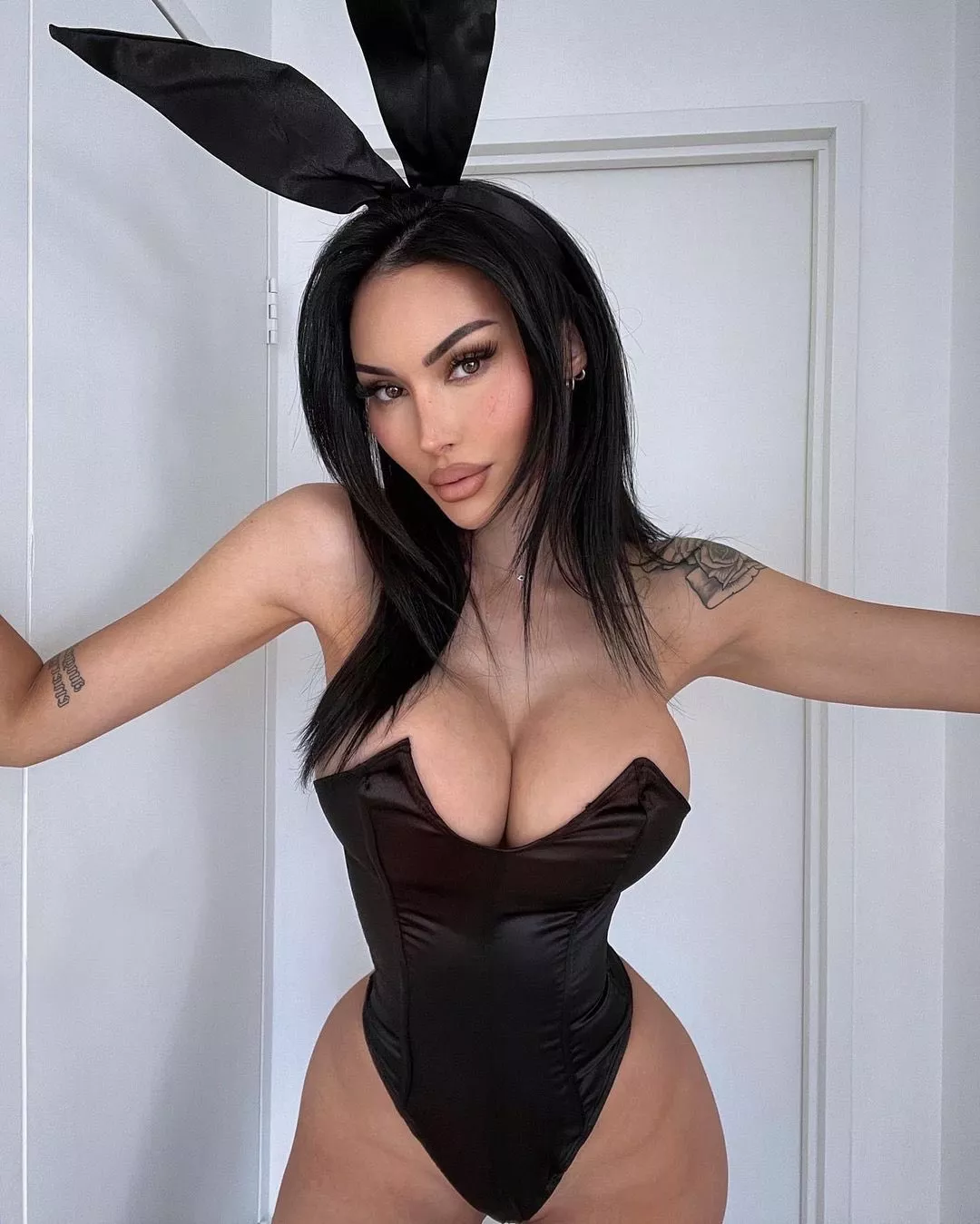 Anneliese is a sexy bunny! 😍🐰