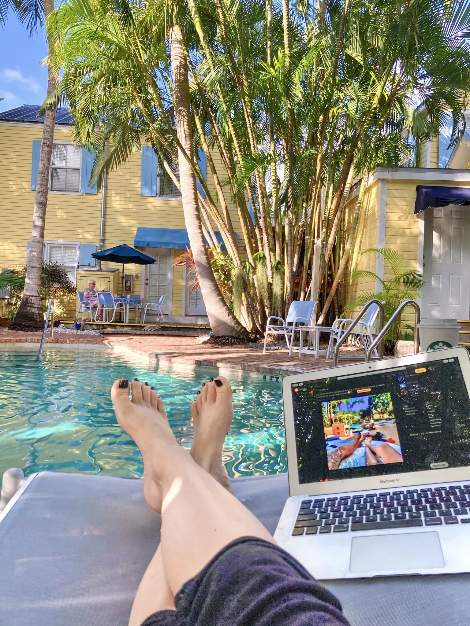 Another day, another coast, another poolside to do work next to 😊🌴👣 Really enjoying the stares I'm catching with these too!