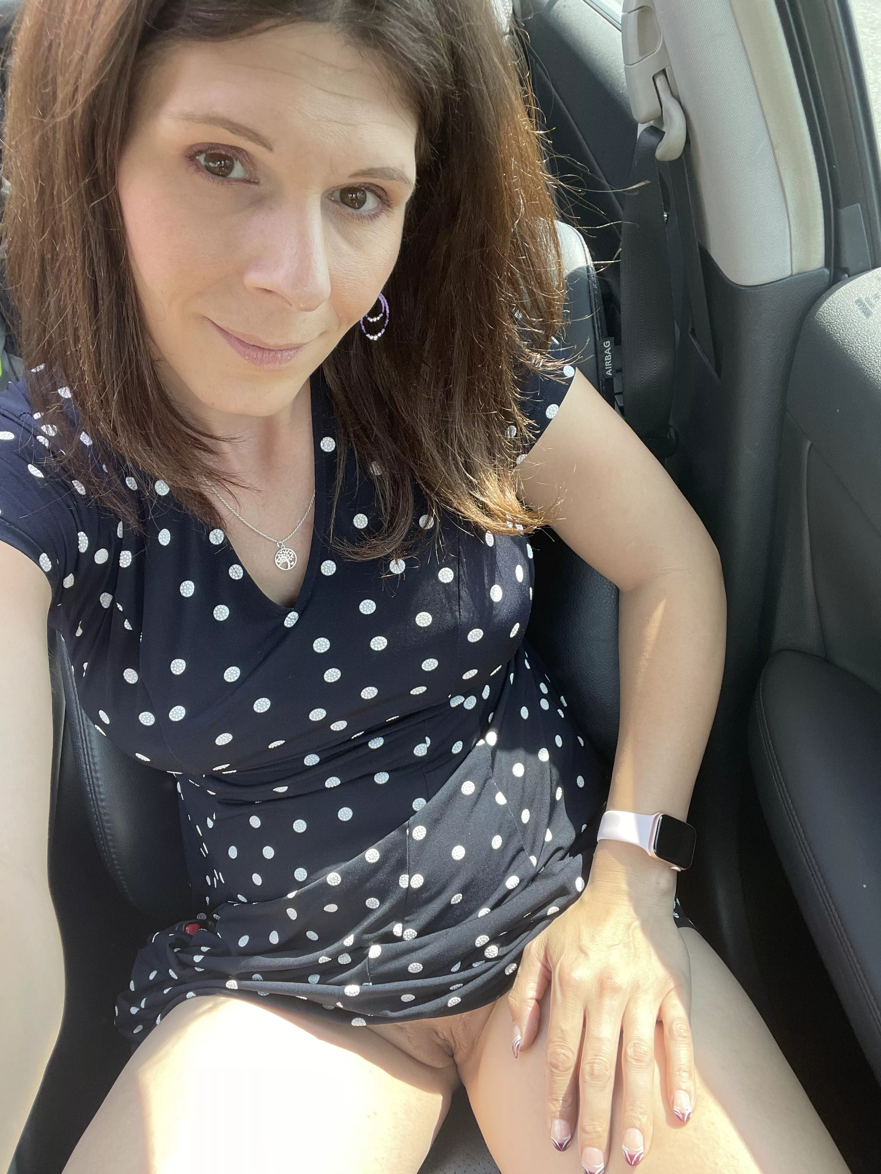 Another day of looking my best for you Men (39F)