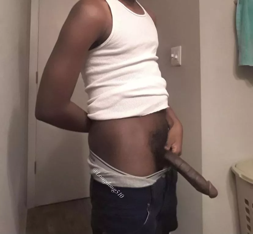 Any ladies wanna suck and throat my big black dick? ðŸ˜ˆ