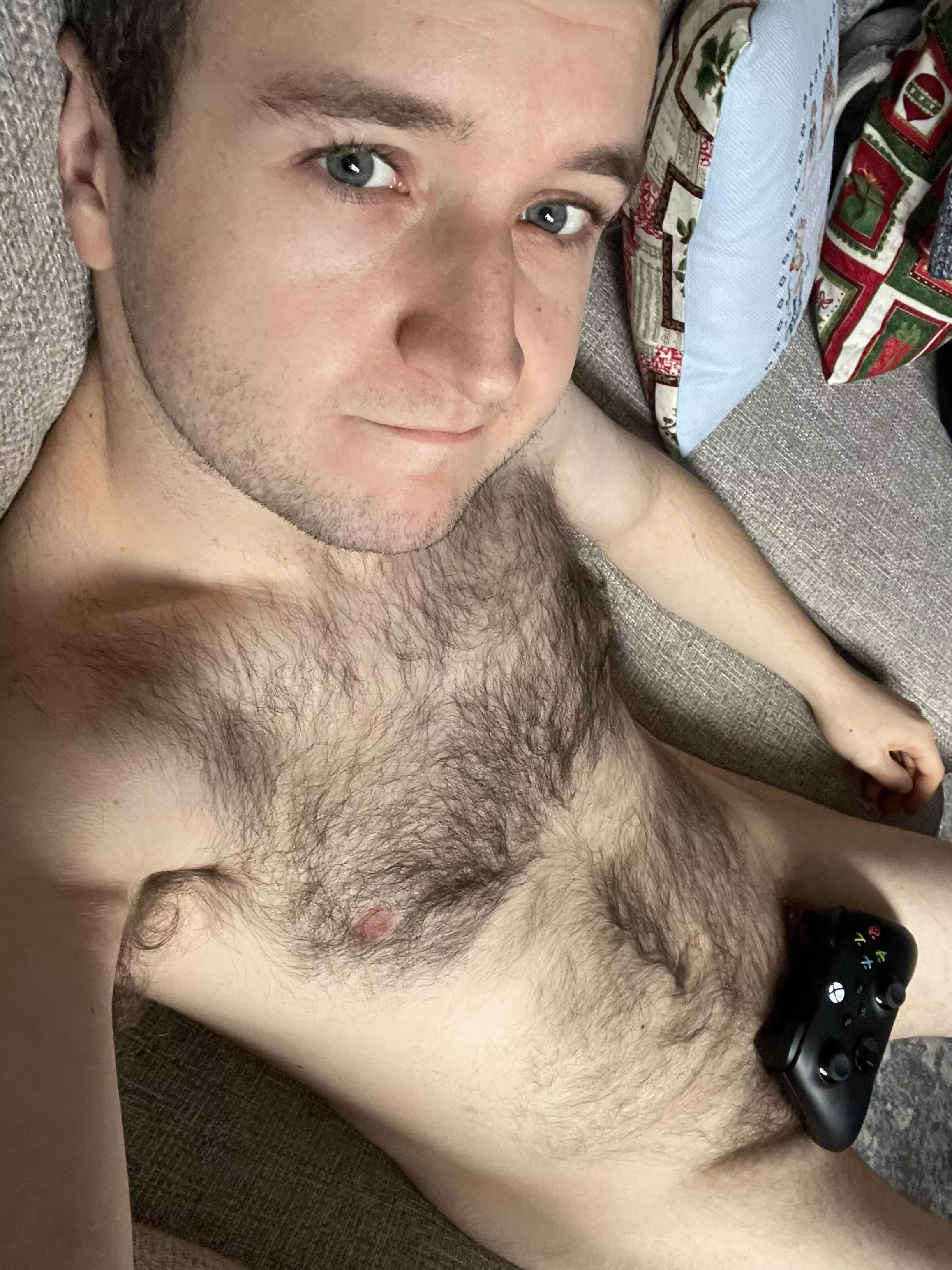 Any love for a hairy gaymer?