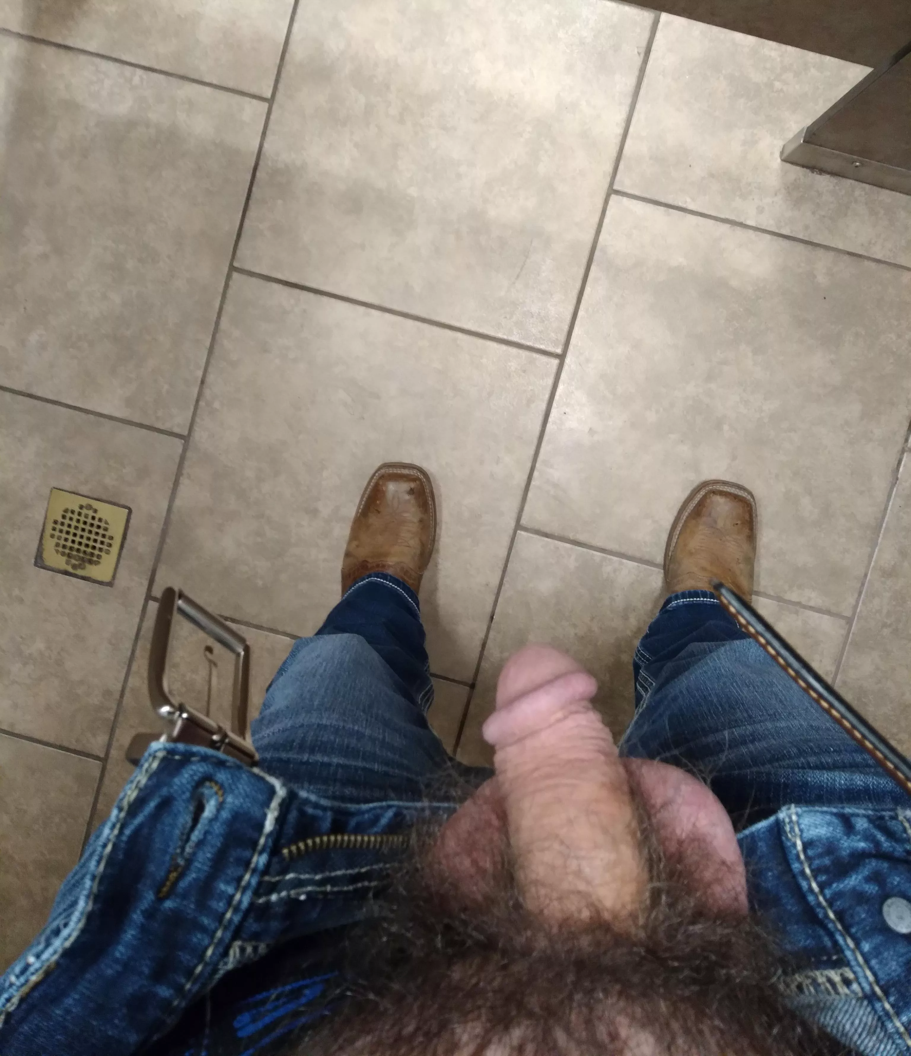 Any other blue collar or boots and Jean's guys on here? Looking for similar to talk to. Straight curious here. Message me.