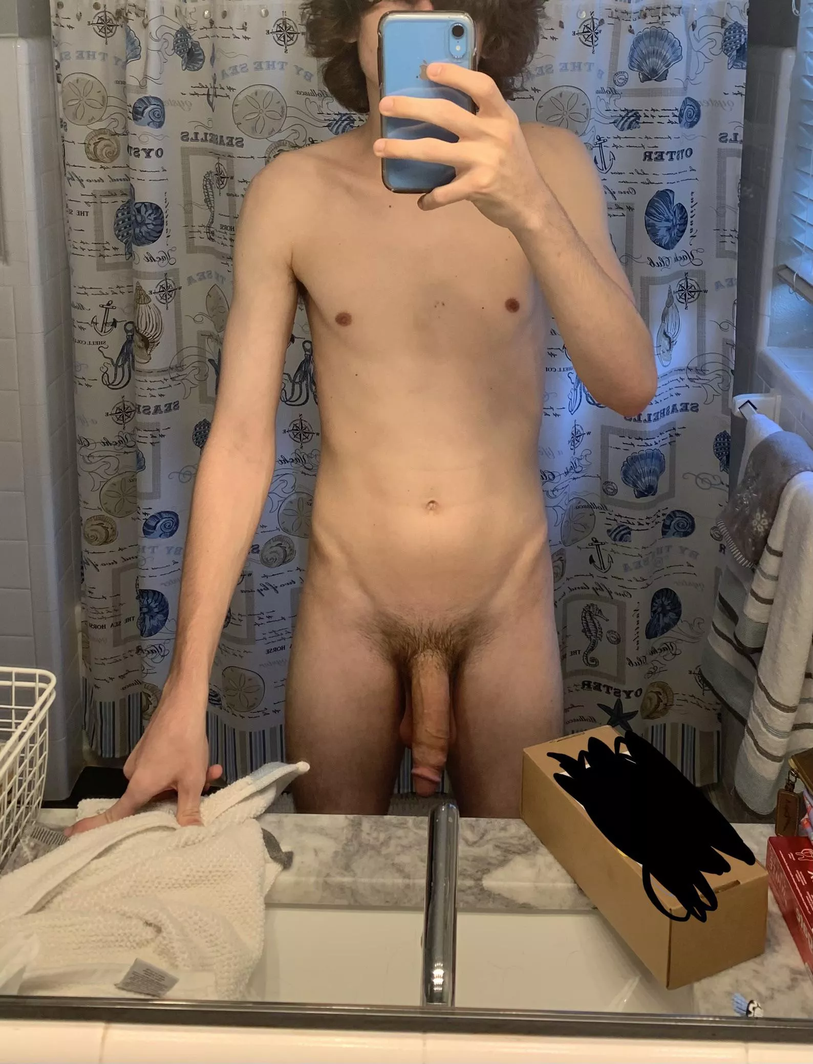 Any smooth boy wanna take my 18yo dick