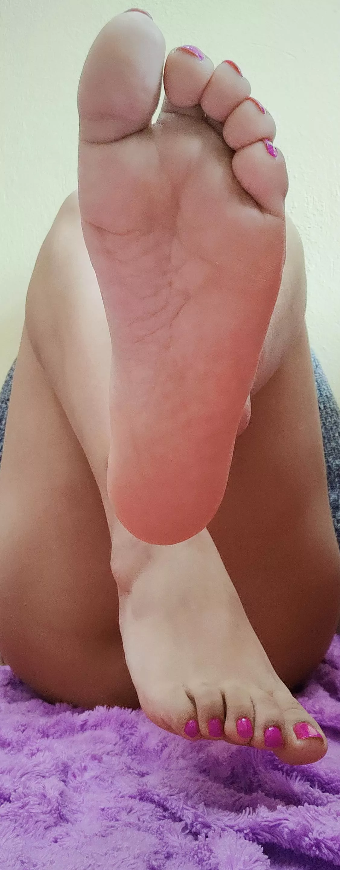 Any sole lover who can lick my feet with a tongue?