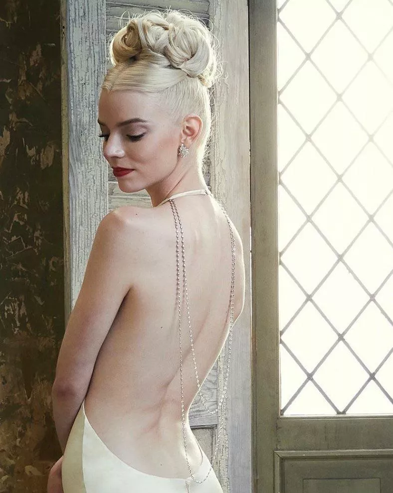 Anya Taylor-Joy has such a sexy back