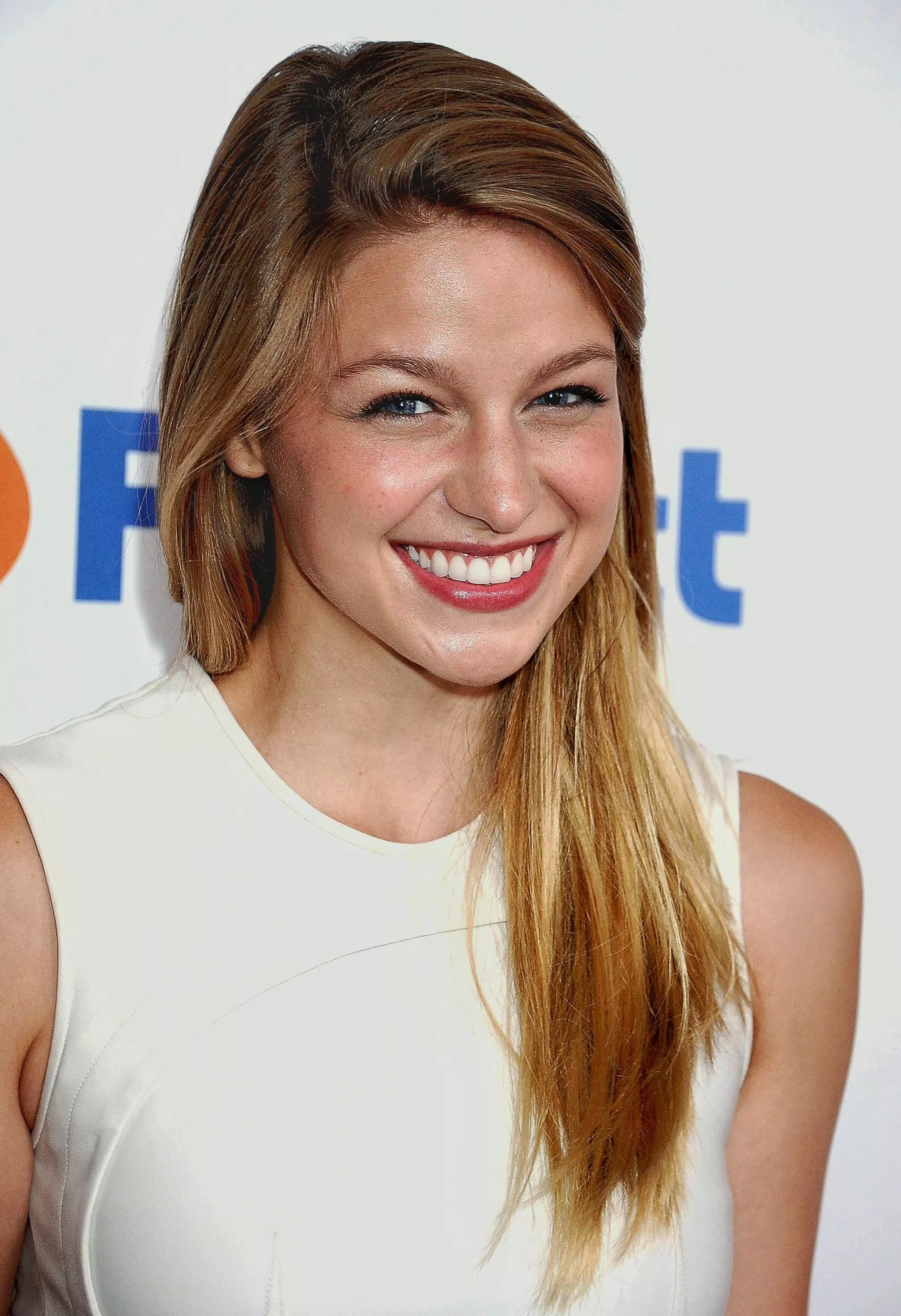 Anyone else horny for supergirl Melissa Benoist?