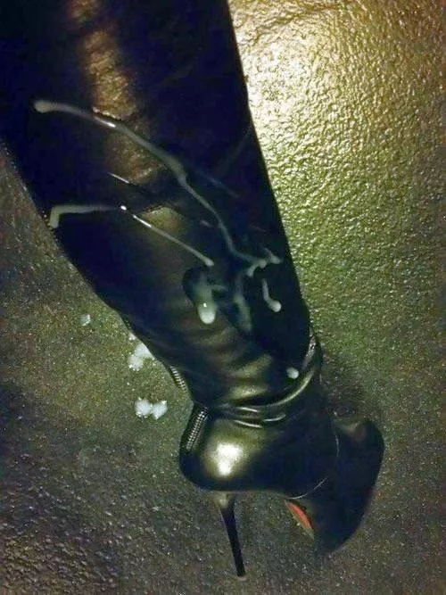 Anyone else love spray cum on a nice pair of leather boots