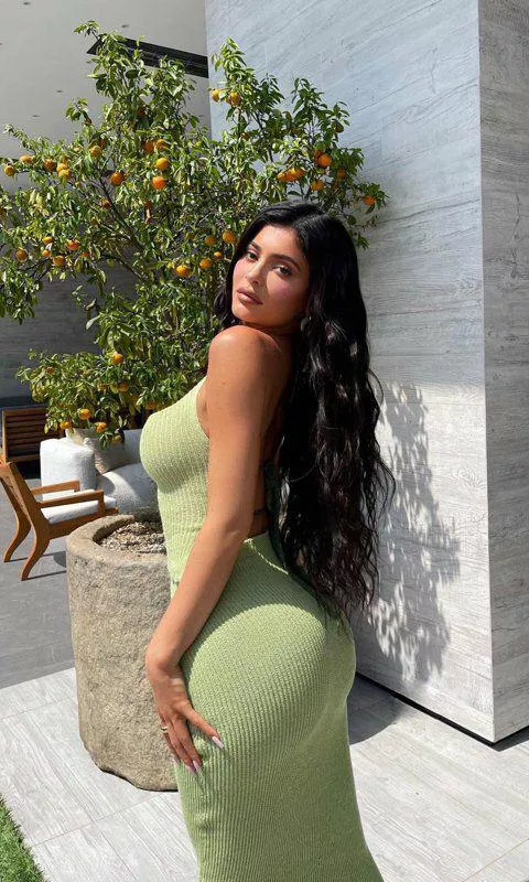 Anyone else love to worship Kylie Jenner? I'd love to be dominated by her