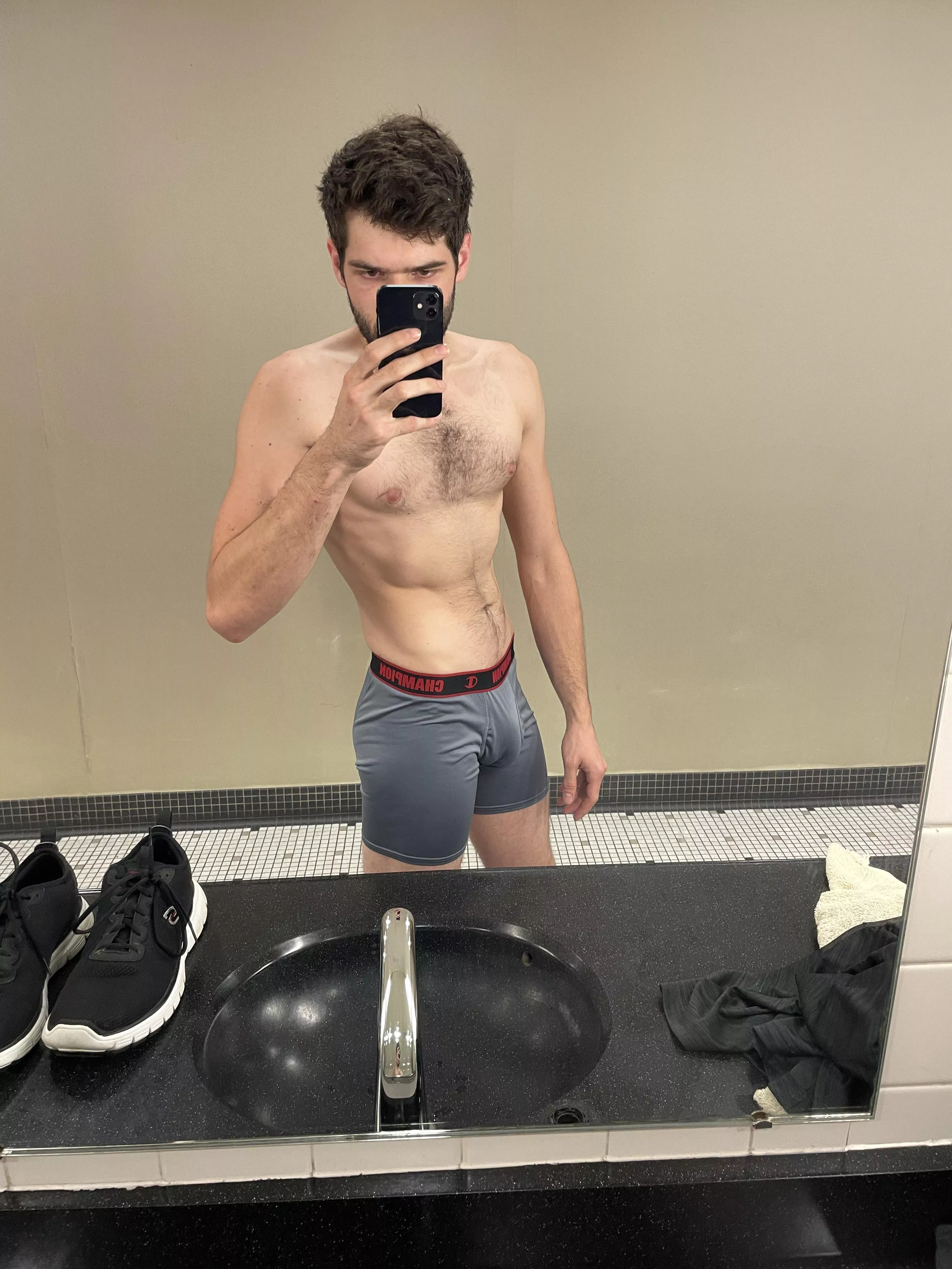 Anyone fuck w gym selfies?