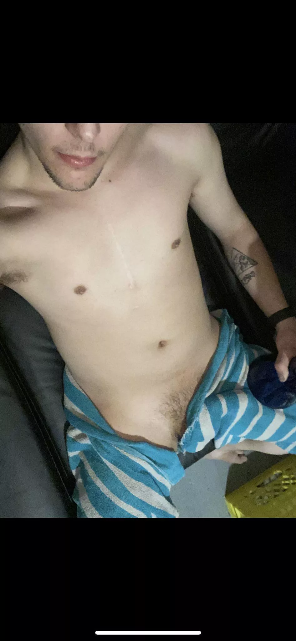 Anyone wanna blaze naked with me? 😩 (M)