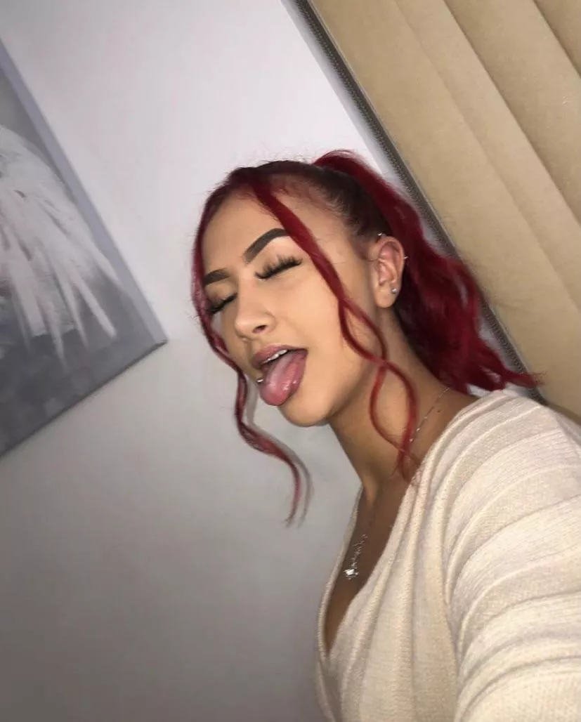 Anyone wanna cum tribute her?