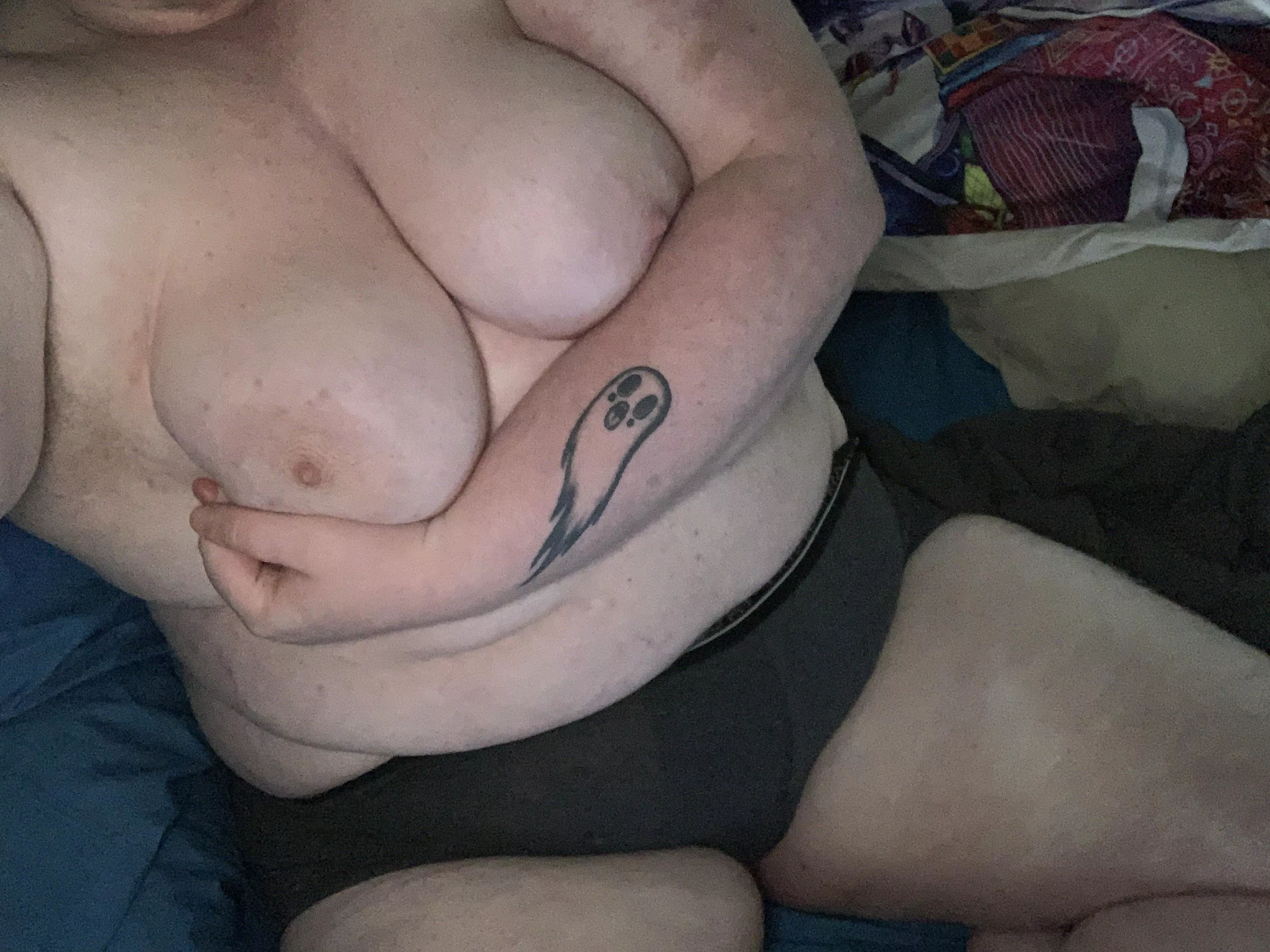 anyone want a chubby gamer boy with pretty tits