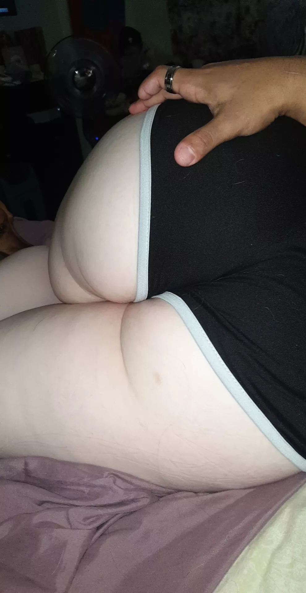 Anyone wants to fuck my slutty gf thick white ass as I spread her cheeks for your cock 🤤