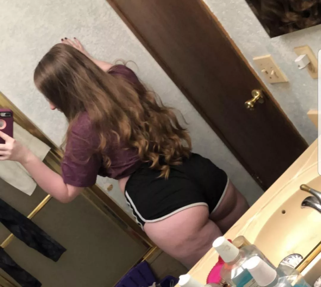 Anyone wants to fuck my thick white gf? 🤤 kik challengeagod