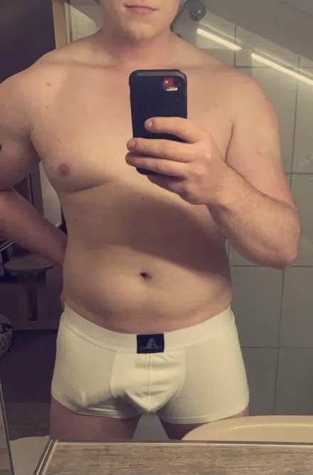 Are non-sixpack guys even allowed here?