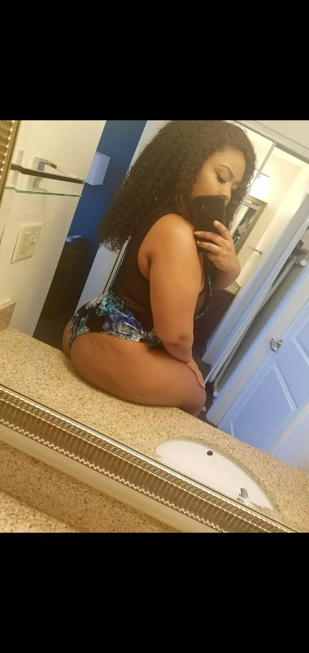 Are sink butt selfies still a thing?