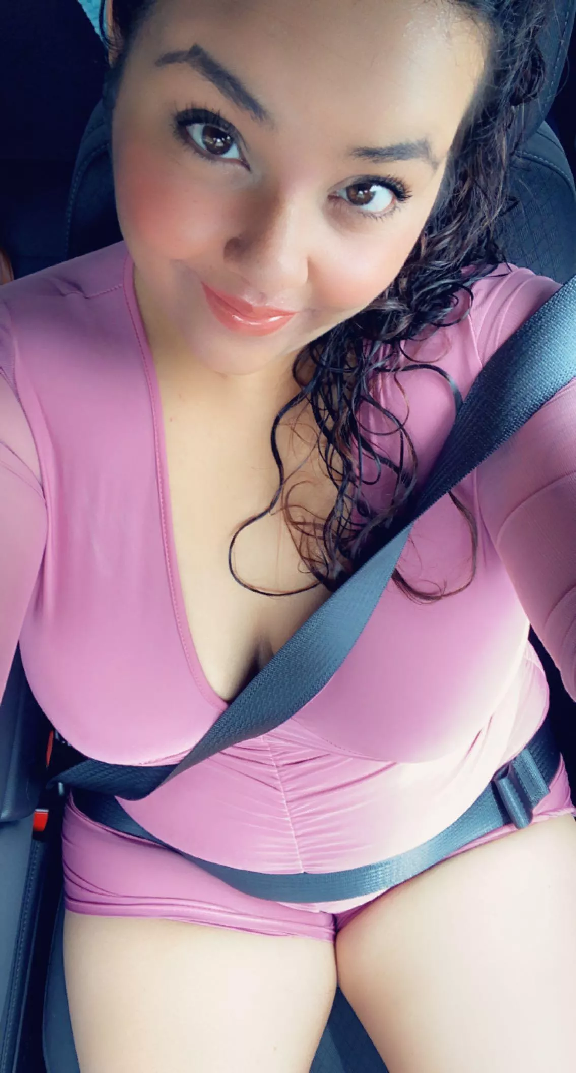 🌺Are you into chubby Puerto Rican milfs? Take a peak in the comments for my free link! I respond daily and am always excited to meet new people! I’m down for suggestions and kinks, pick your poison baby🌺