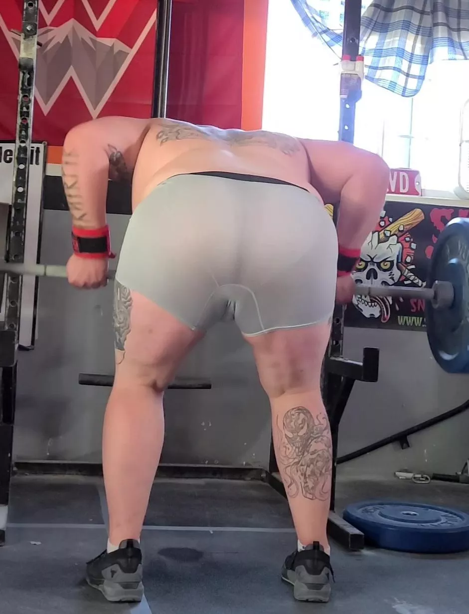 Are you into thick strong guys? Do you like lewd and nude weightlifting?!