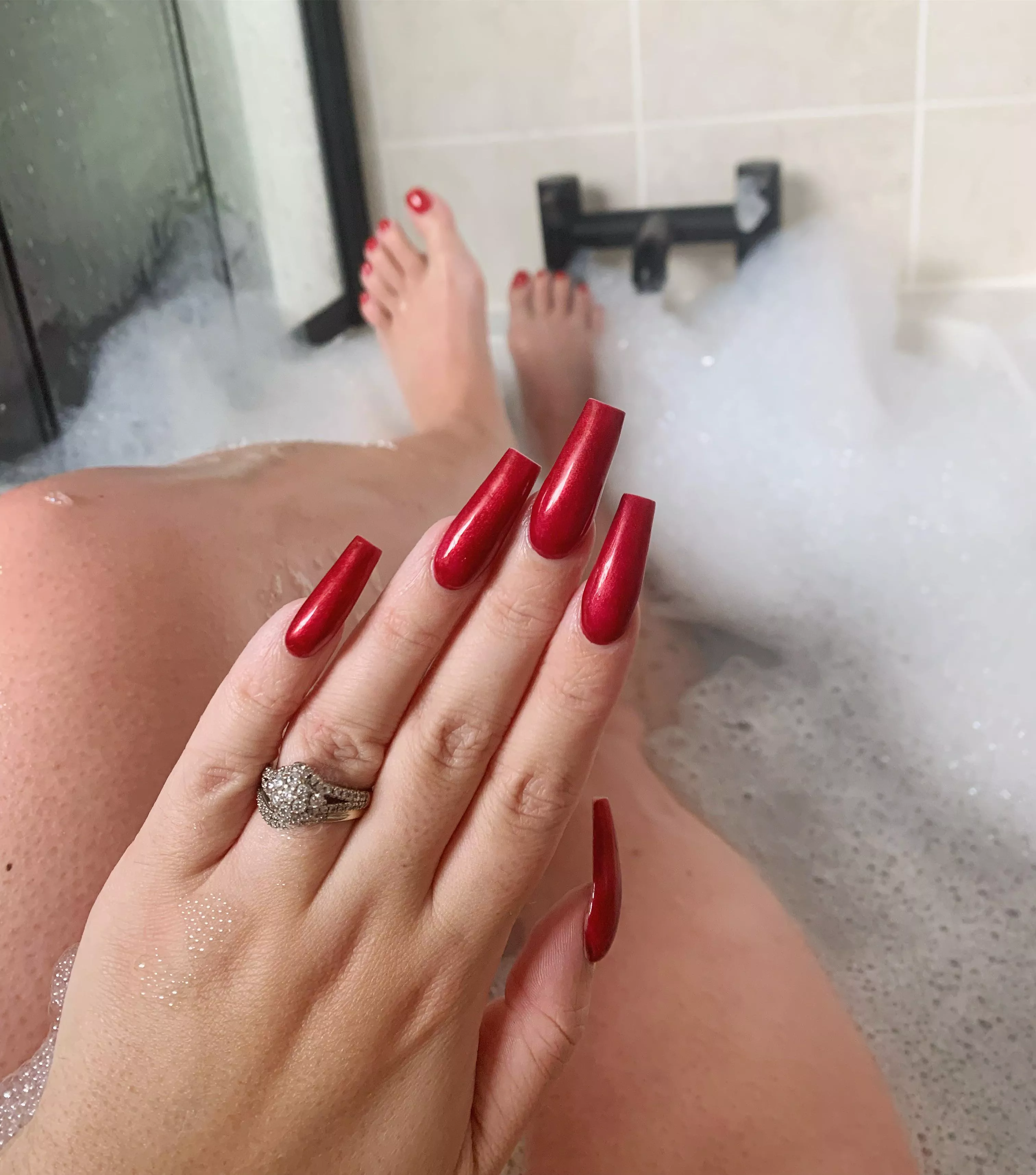 Are you joining me for a little fun? ♥️💅🏼