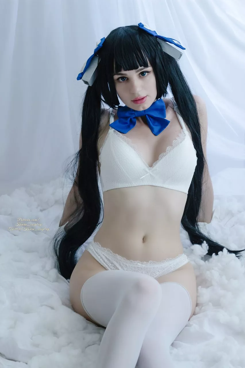 Are you watching? Iâ€™m little but shy >_<\\\ Hestia by Kanra_cosplay [self]