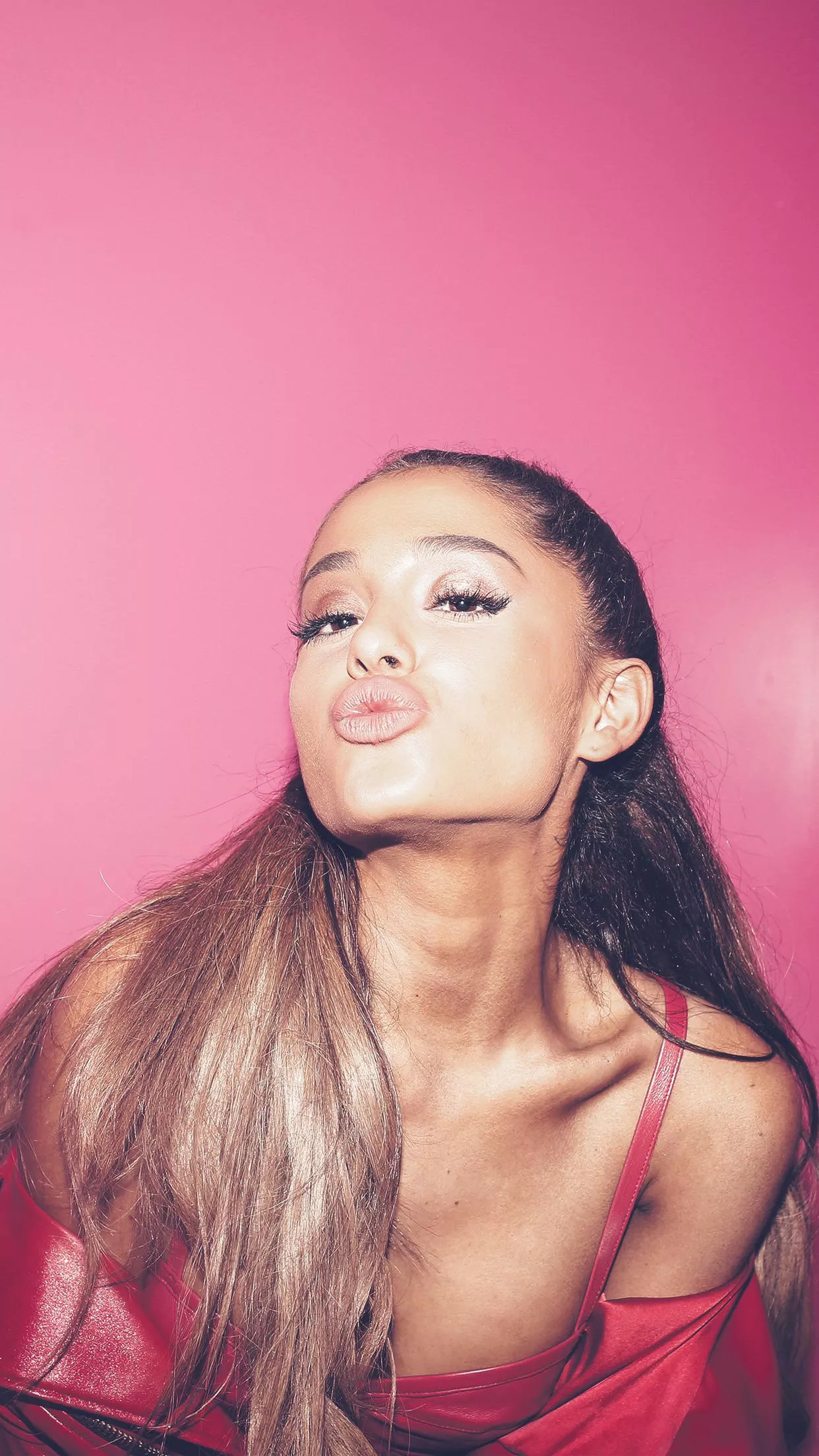 Ariana Grande wraps her lips around your cock. How long are you lasting?