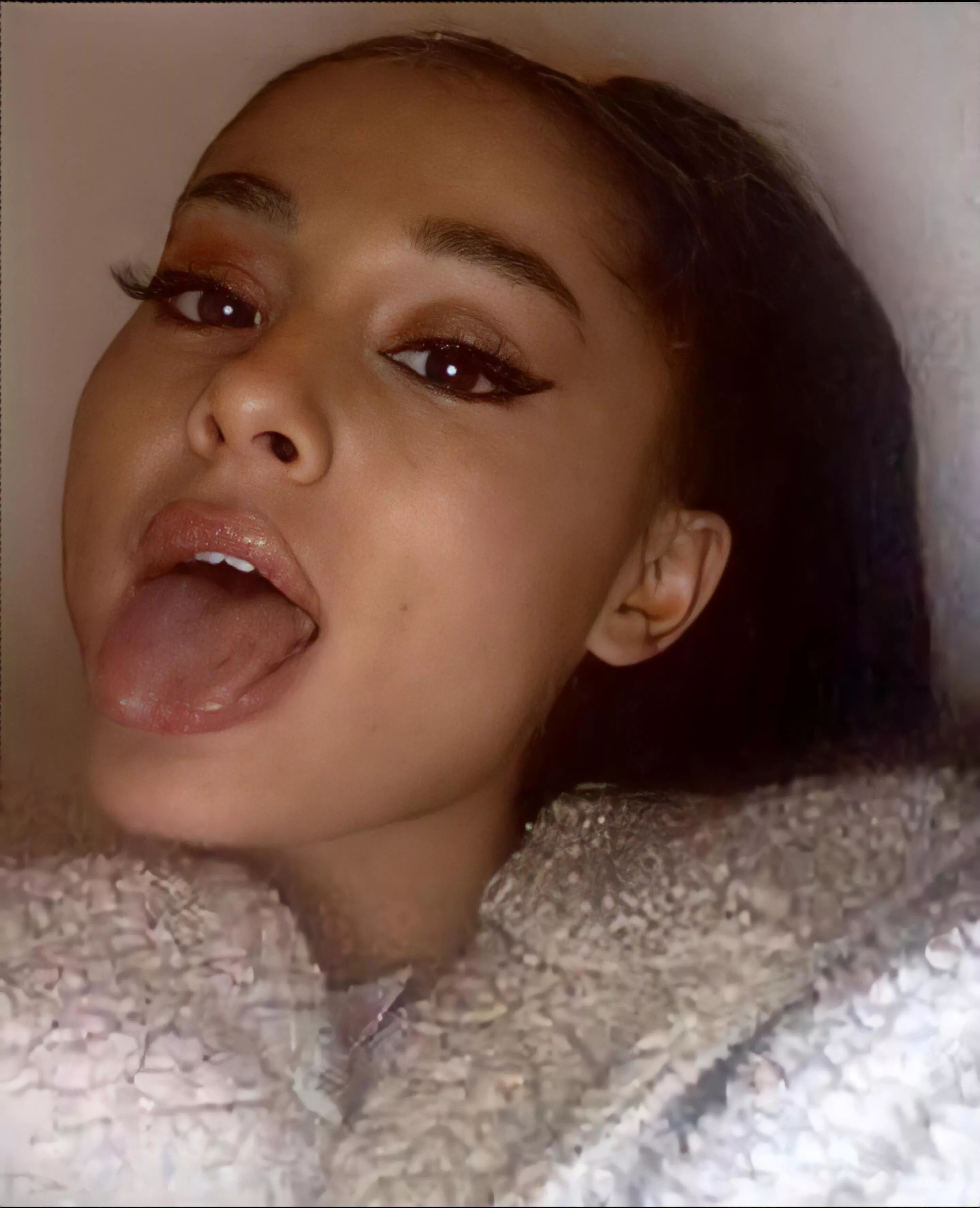 Ariana Grande’s mouth looks so inviting