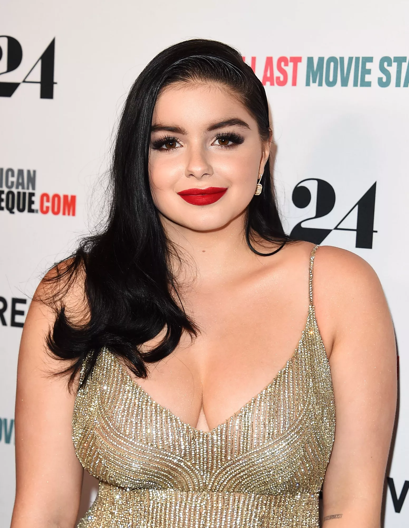 Ariel Winter and her Big Tits Cleavage