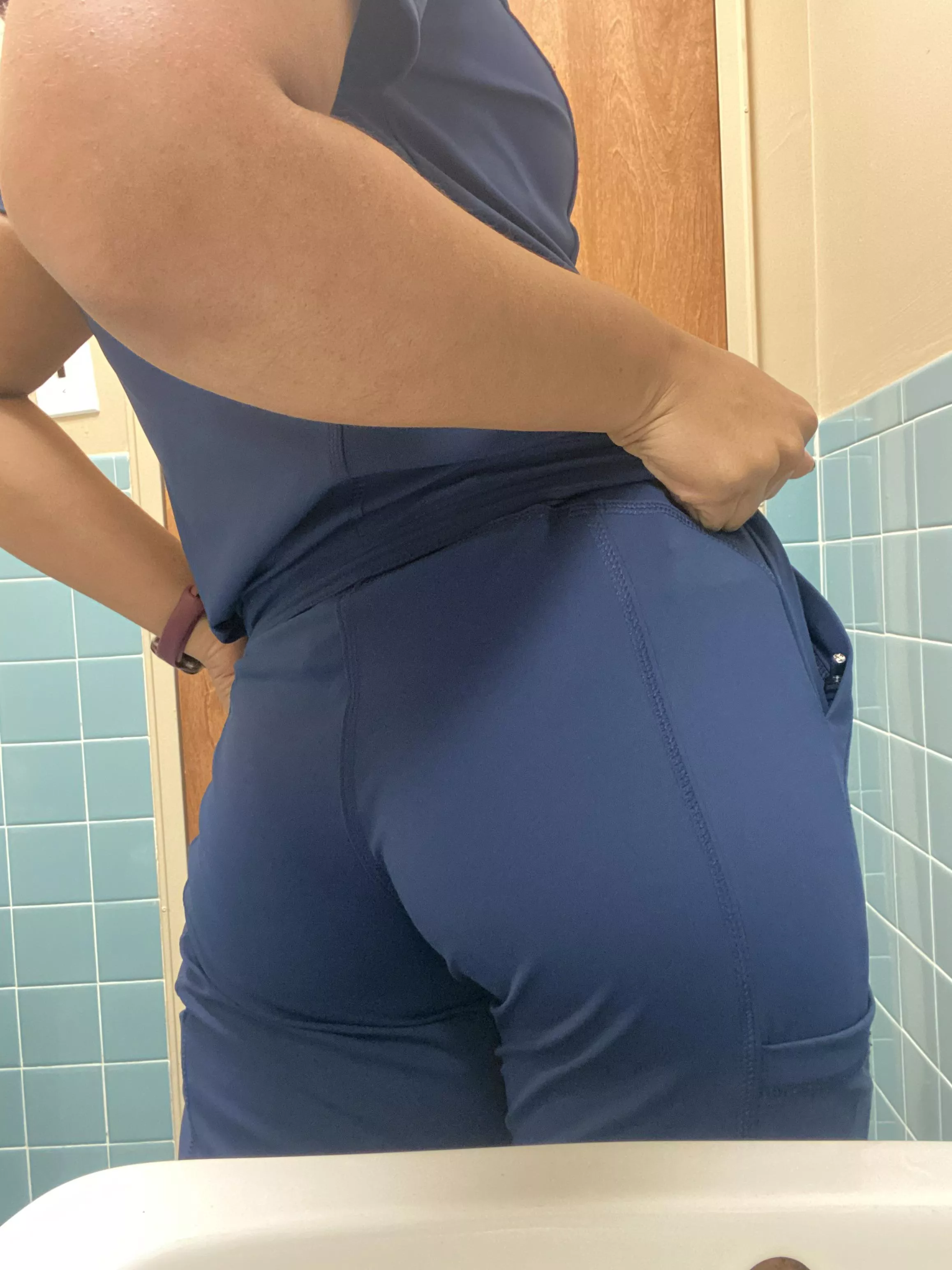 Ass in scrubs ðŸ˜ˆ (f)