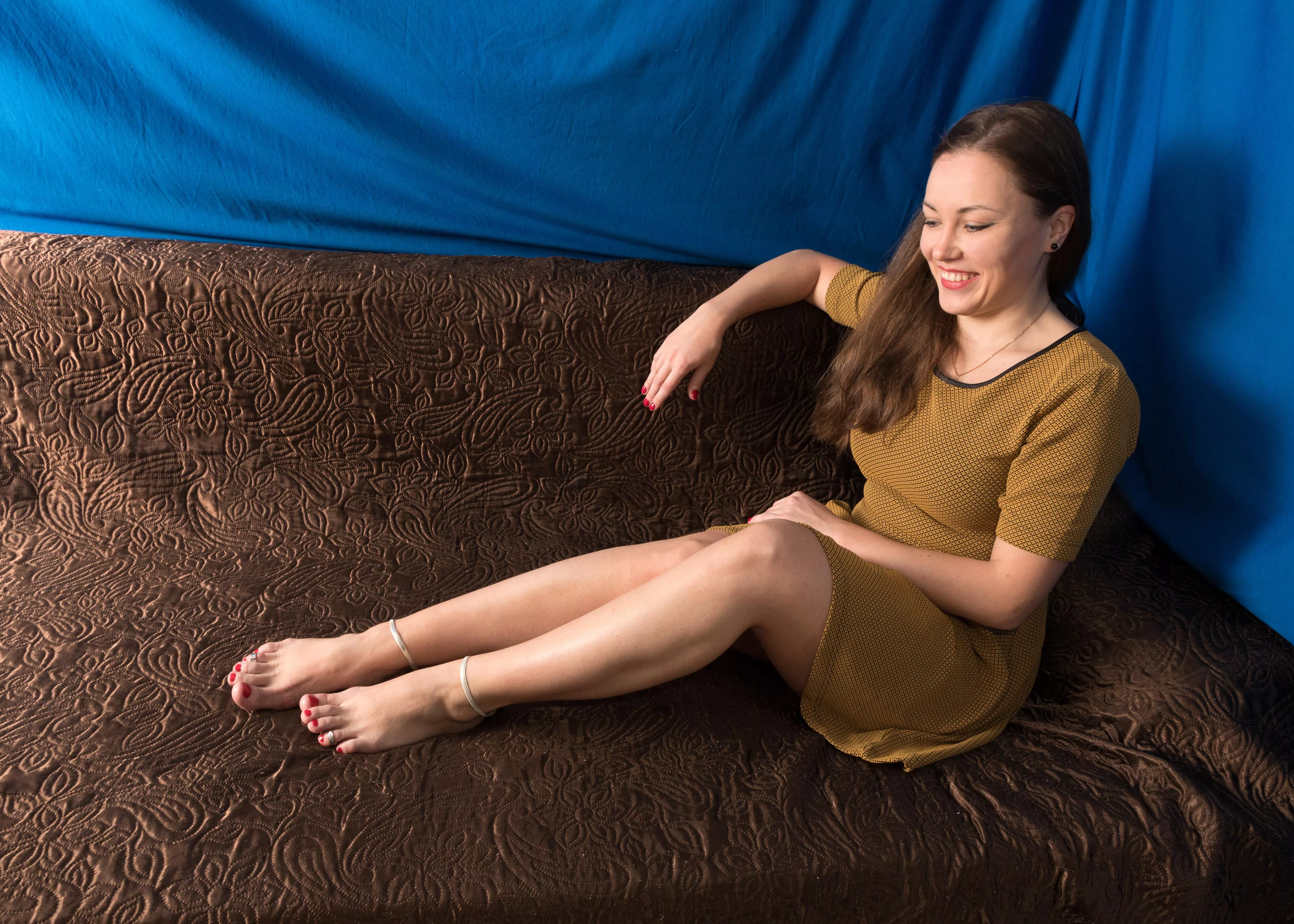 Autumn girl with a pair of oriental anklets and a pair of toe rings