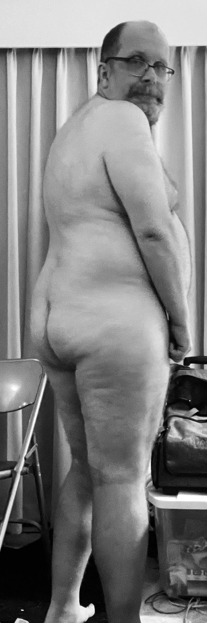 B & W bare bum