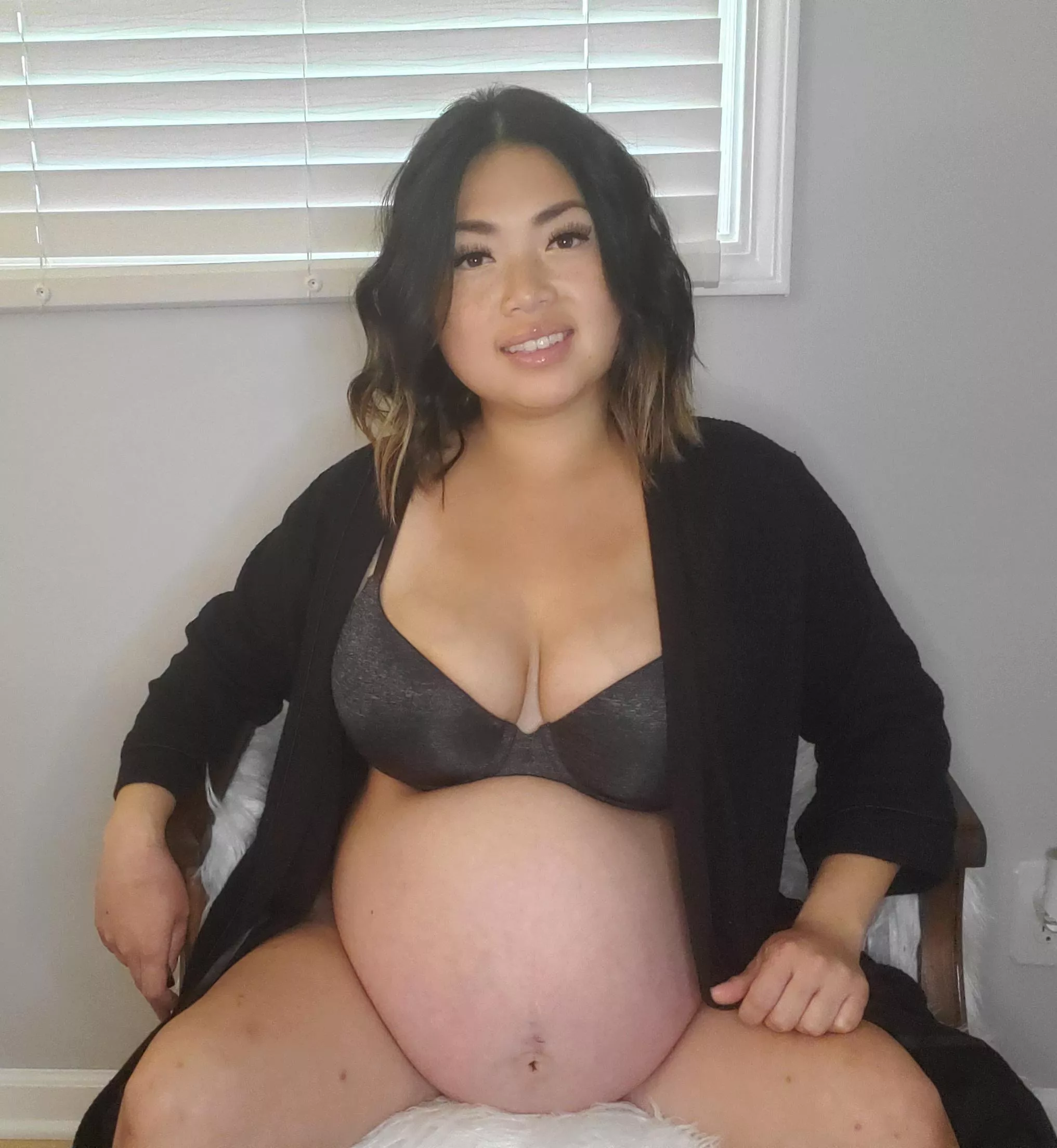 Baby soft skin, huge titties, and pregnant belly.